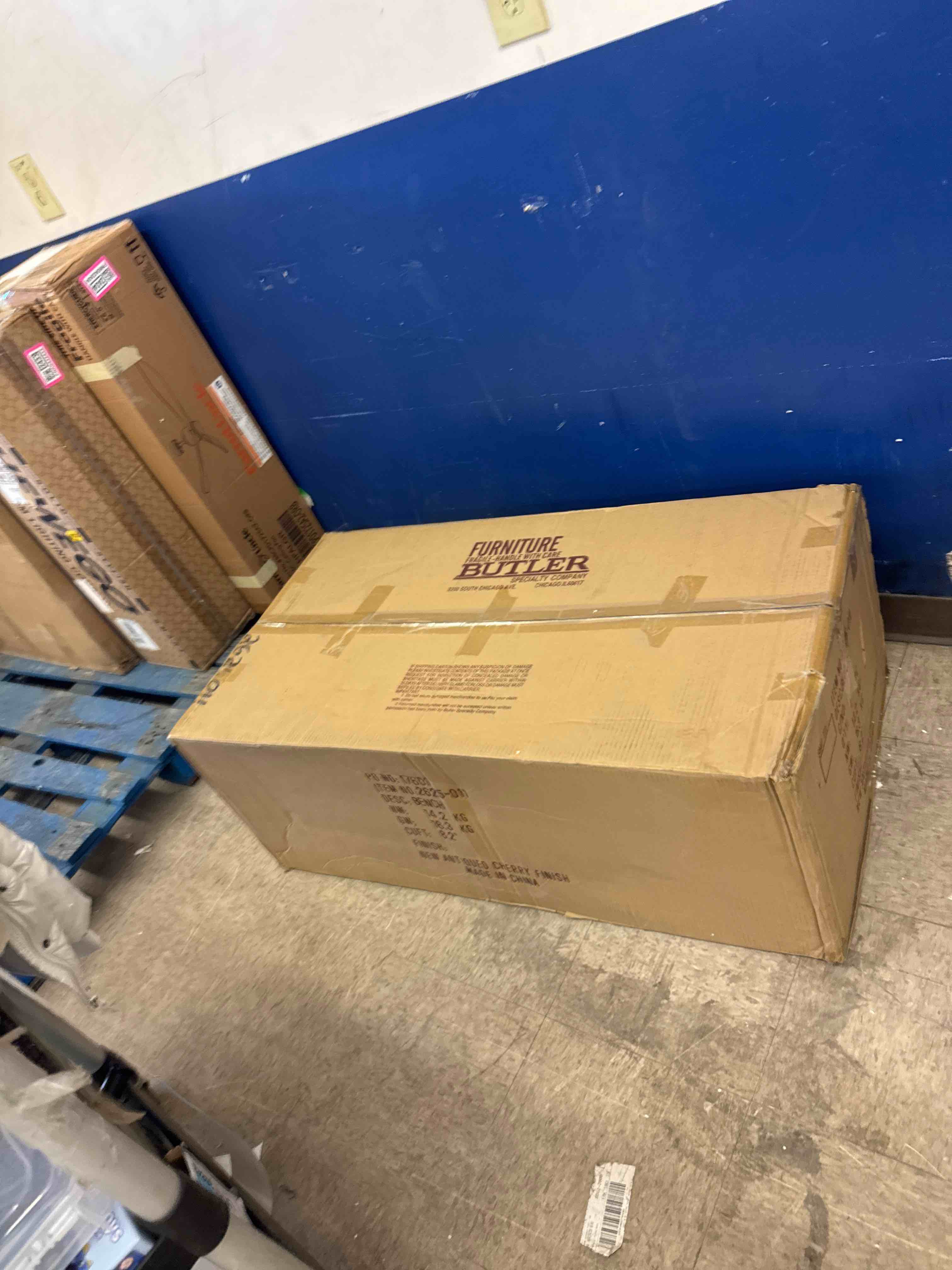https://s3.amazonaws.com/lotting-images-prod/phillipi/PNK0432432_1737993814169.jpeg