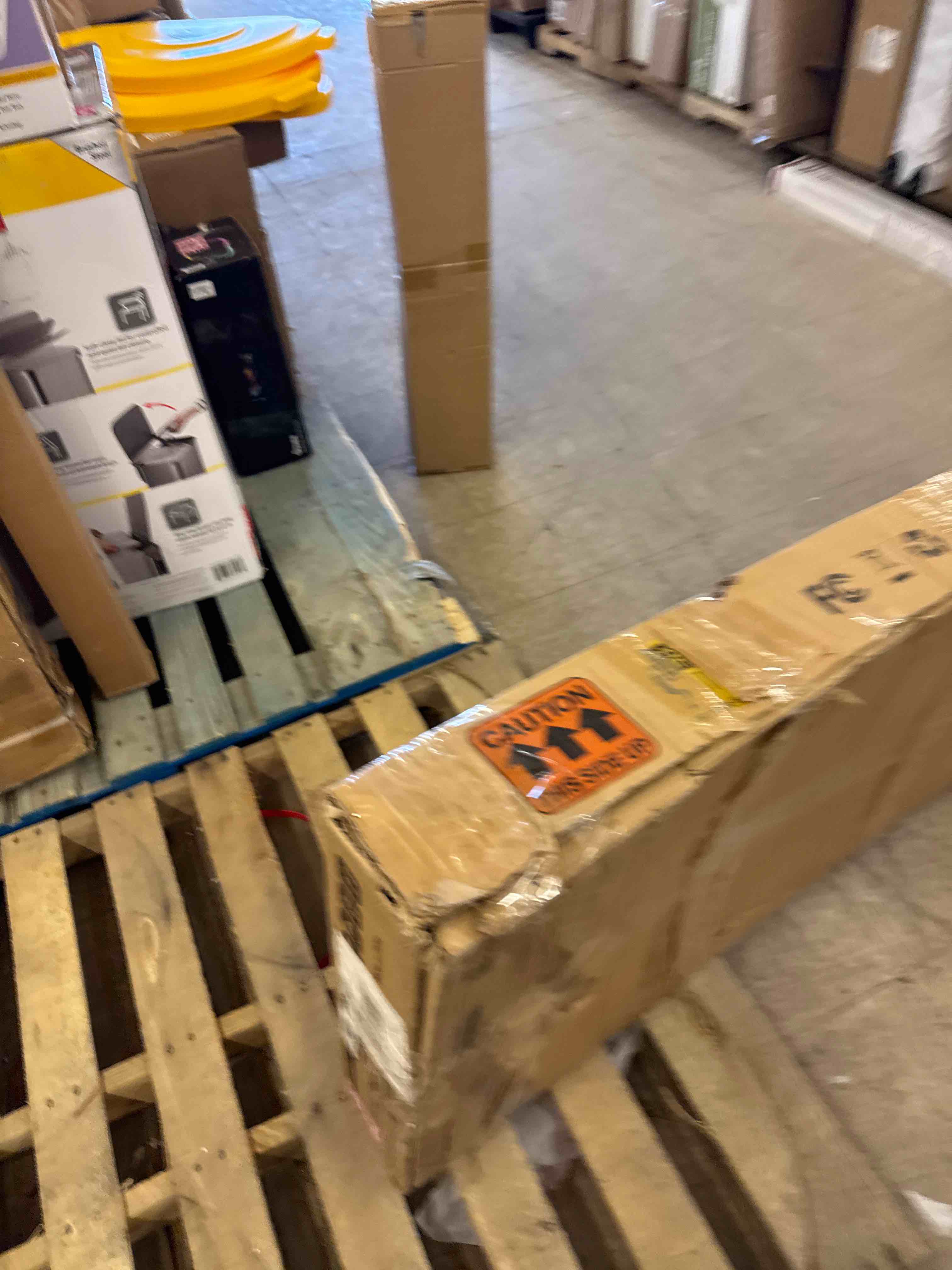 https://s3.amazonaws.com/lotting-images-prod/phillipi/PNK0432716_1737391671682.jpeg