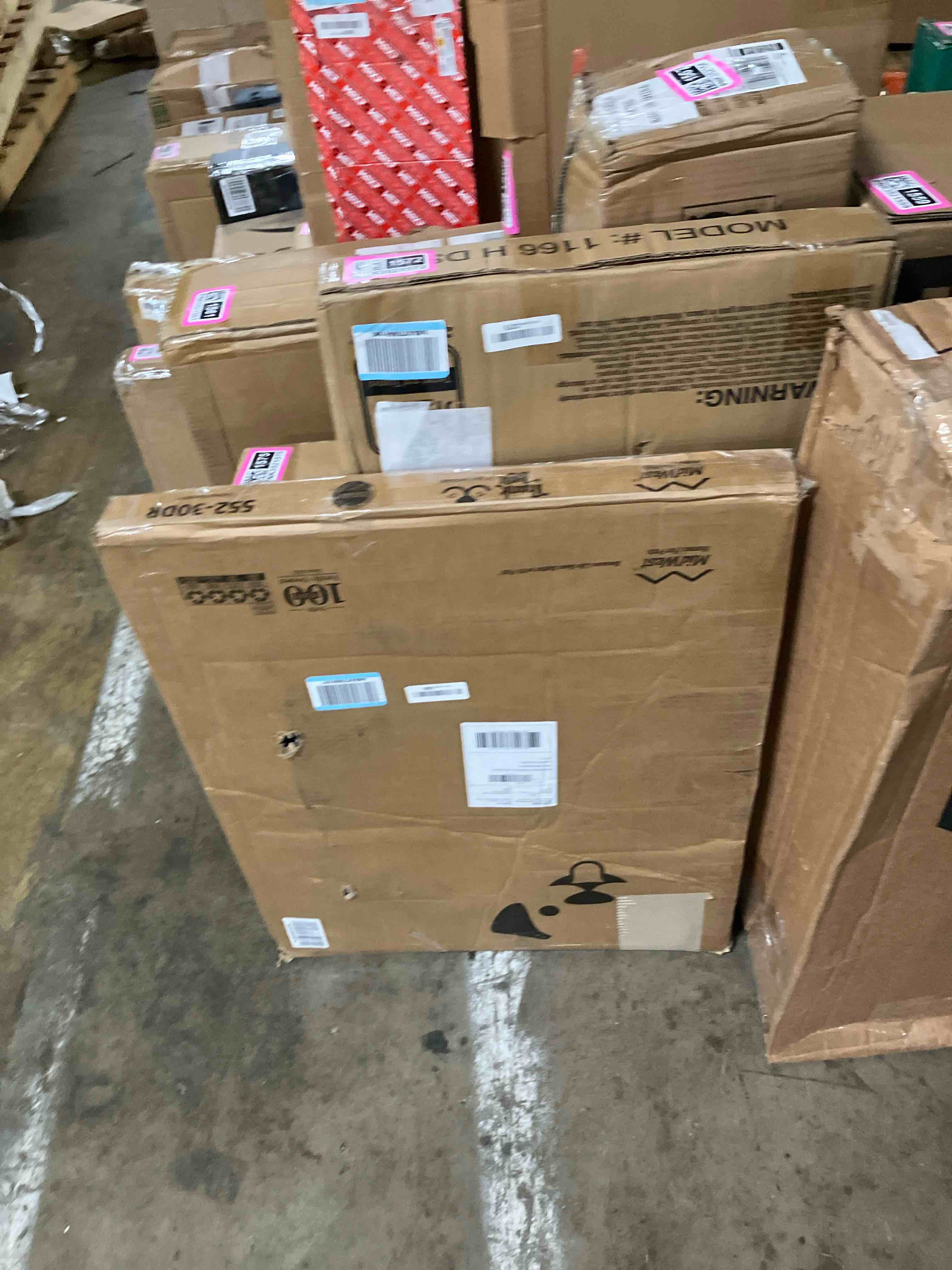 https://s3.amazonaws.com/lotting-images-prod/phillipi/PNK3521576_1750799161043.jpeg