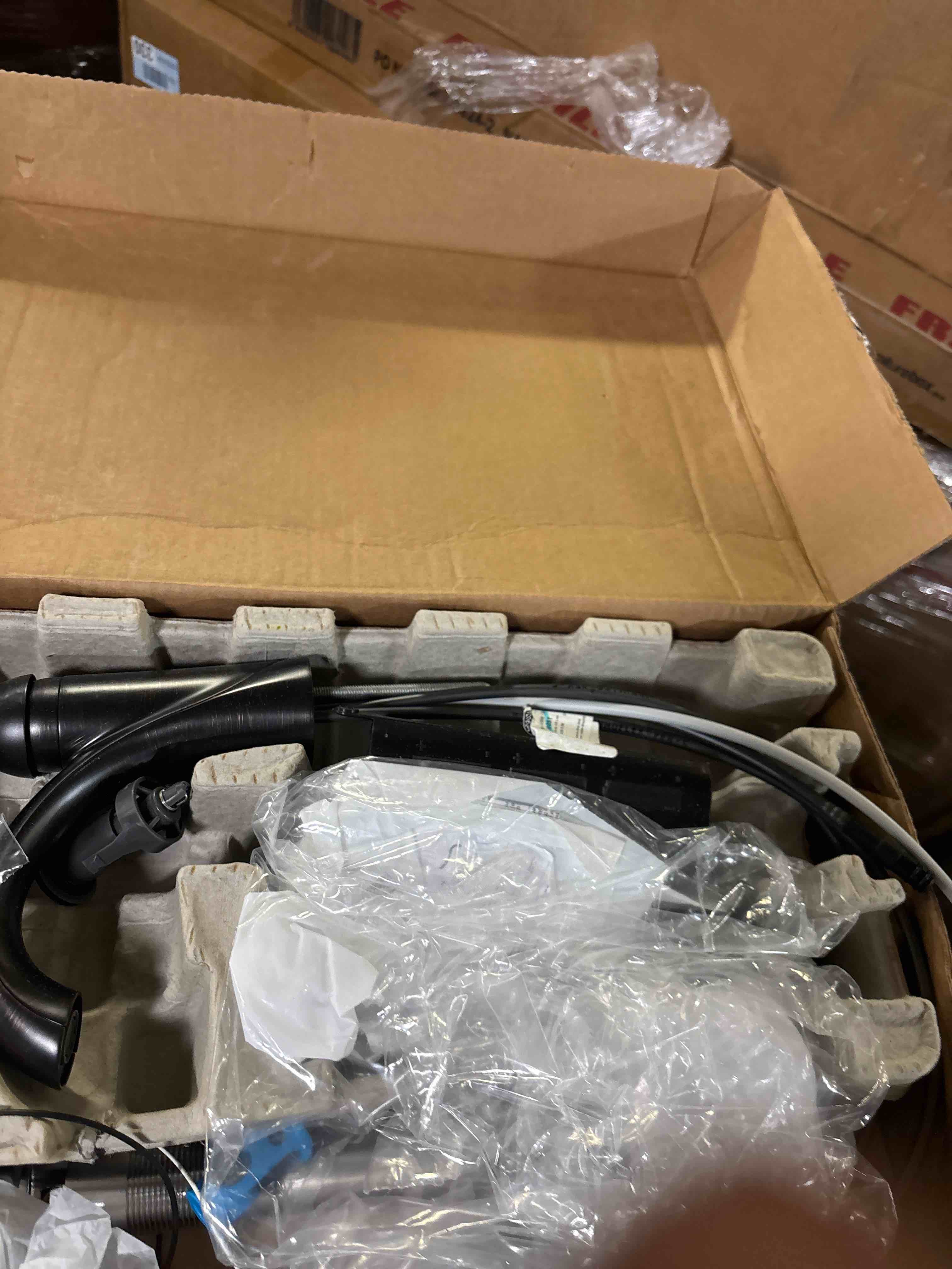 https://s3.amazonaws.com/lotting-images-prod/phillipi/PNK3521720_1750885008684.jpeg