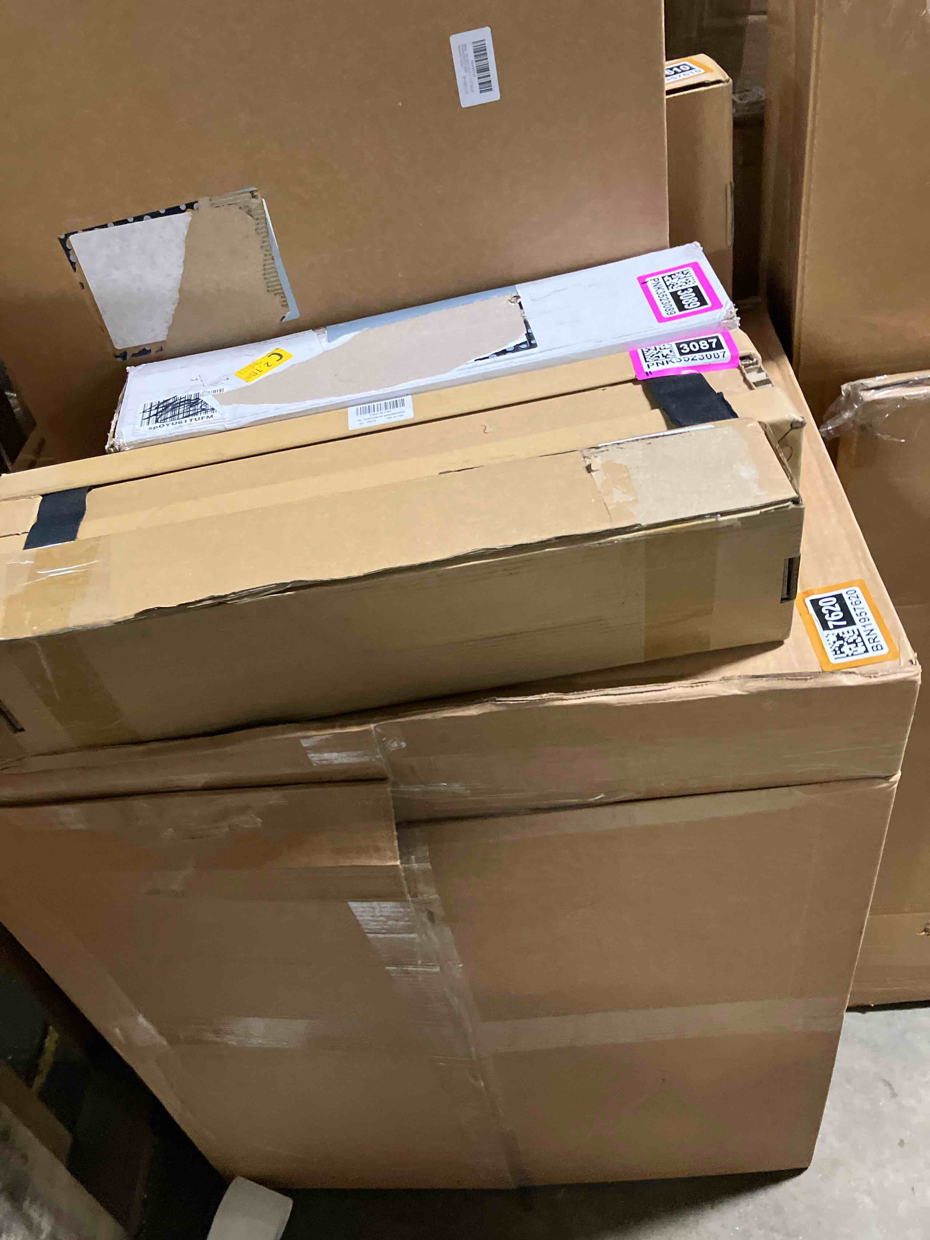 https://s3.amazonaws.com/lotting-images-prod/phillipi/PNK3523086_1746813970544.jpeg