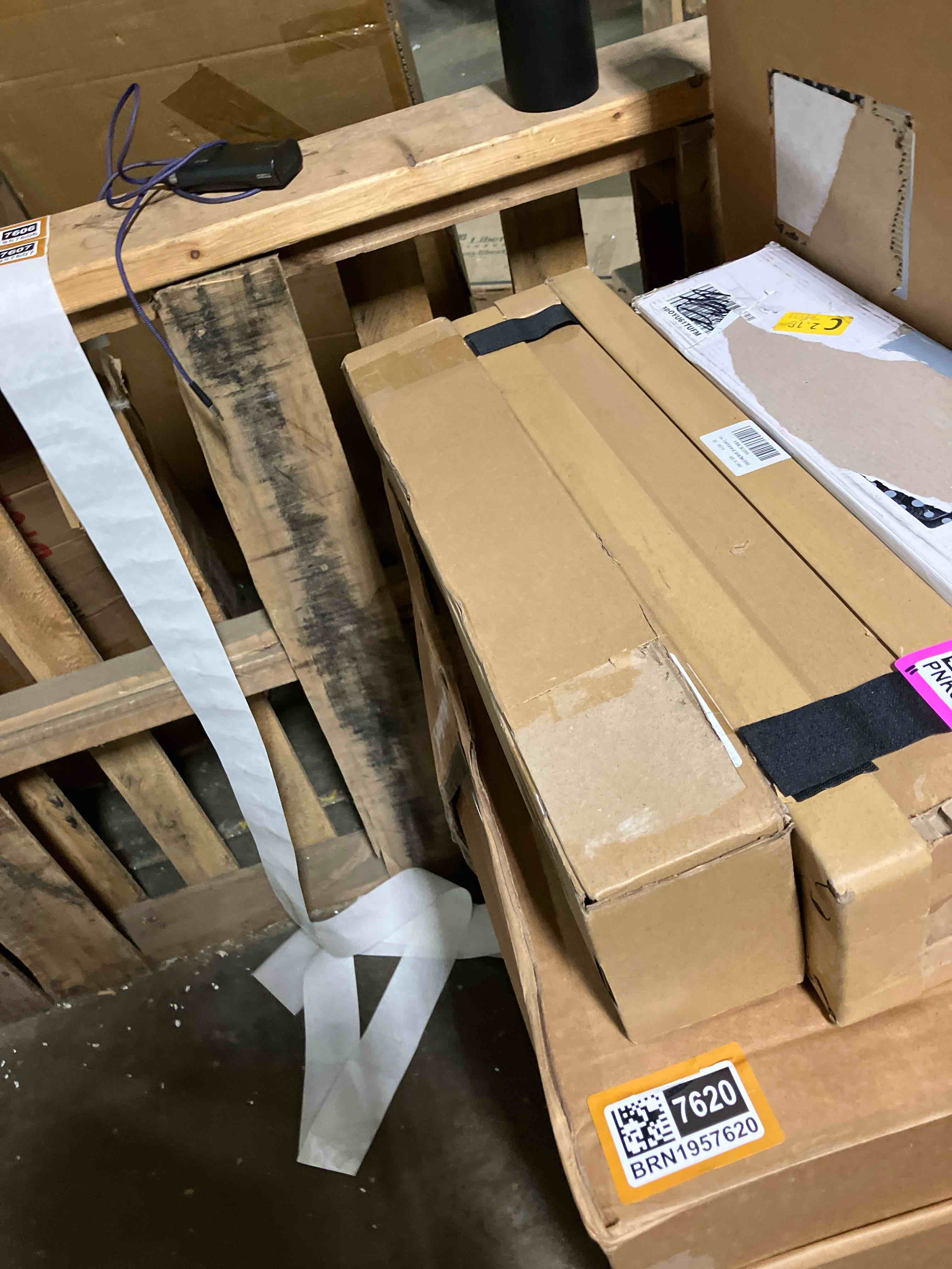 https://s3.amazonaws.com/lotting-images-prod/phillipi/PNK3523086_1746813974679.jpeg