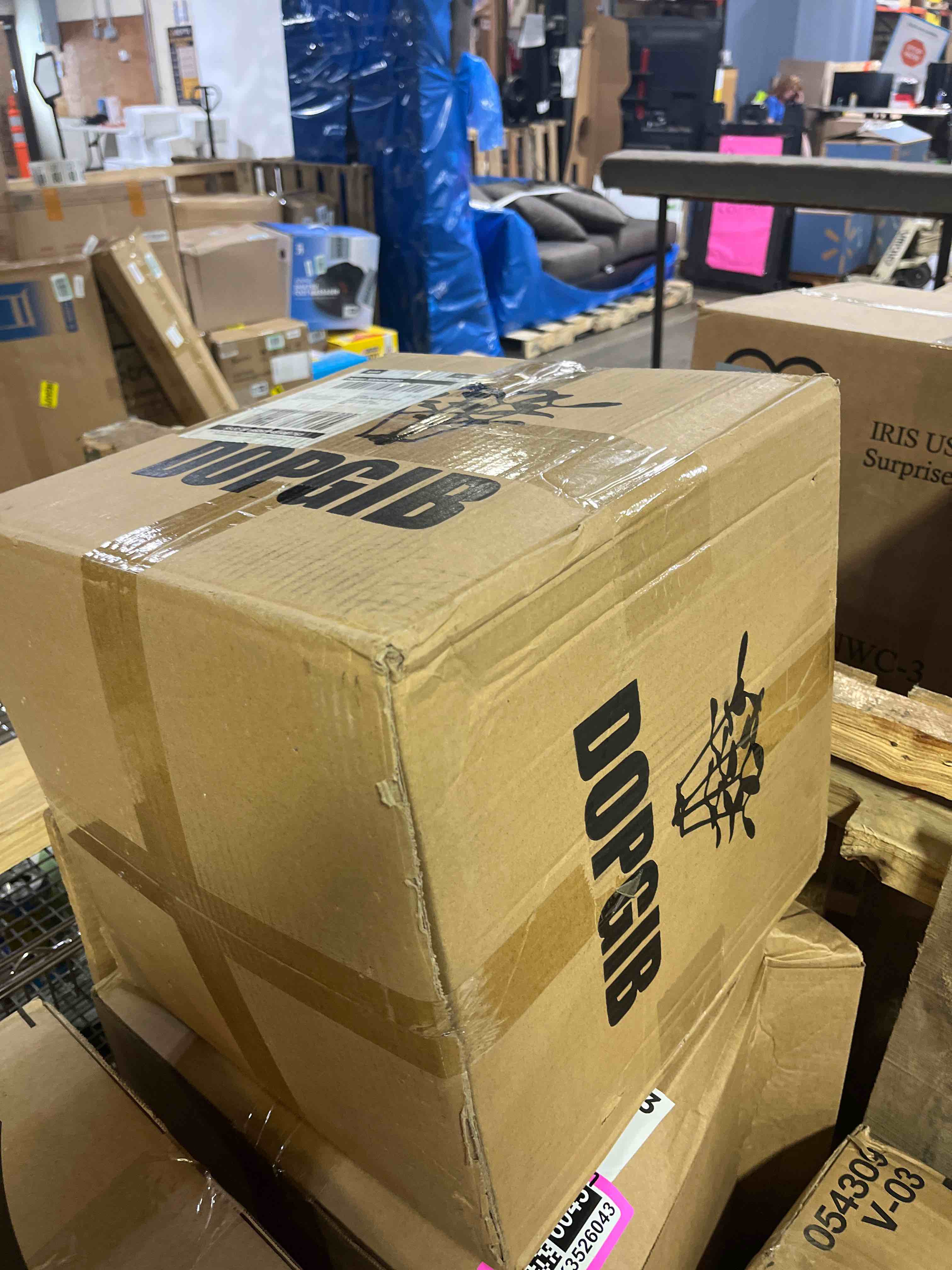 https://s3.amazonaws.com/lotting-images-prod/phillipi/PNK3526031_1751049103035.jpeg