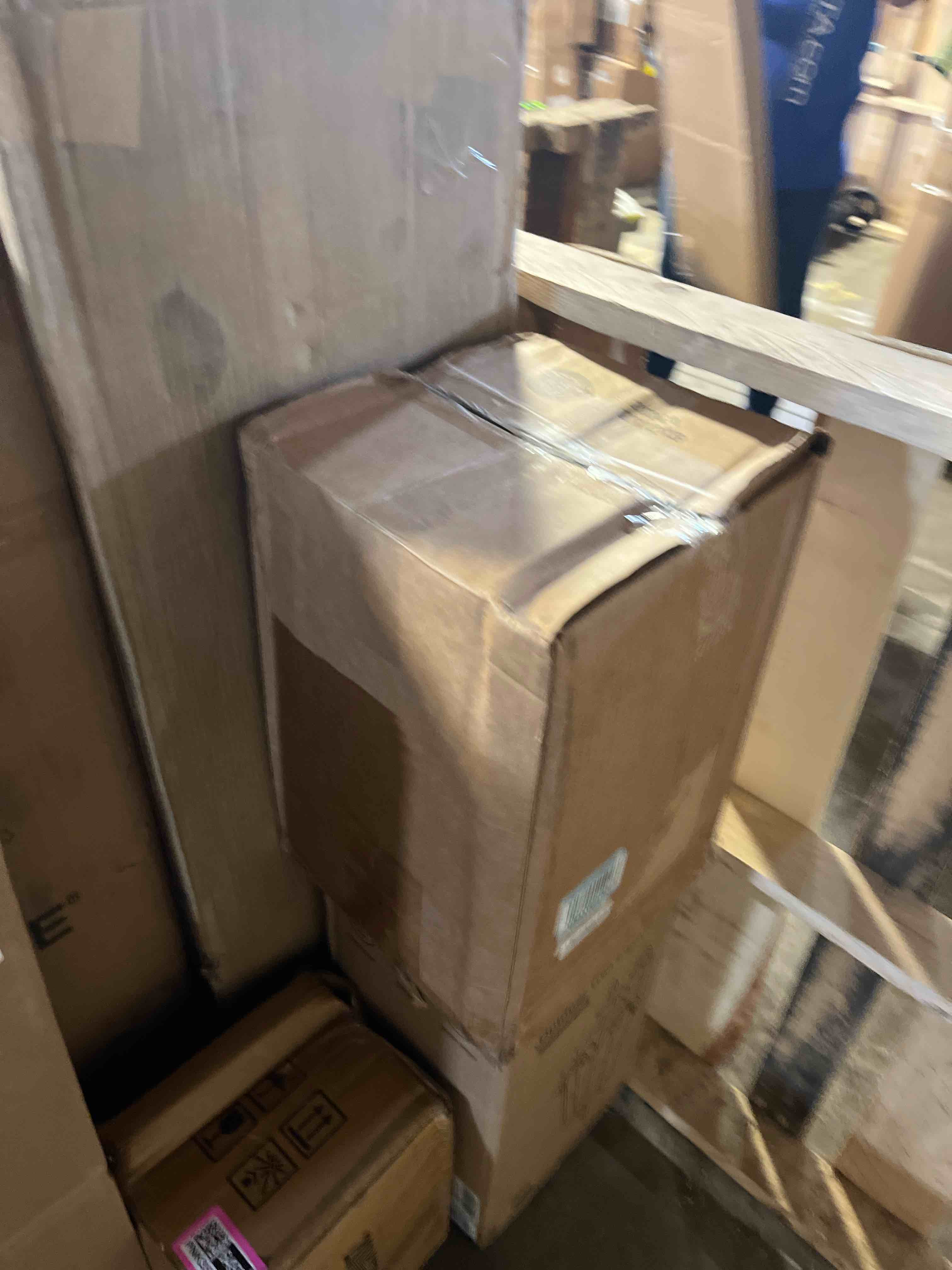 https://s3.amazonaws.com/lotting-images-prod/phillipi/PNK3526494_1753720261077.jpeg