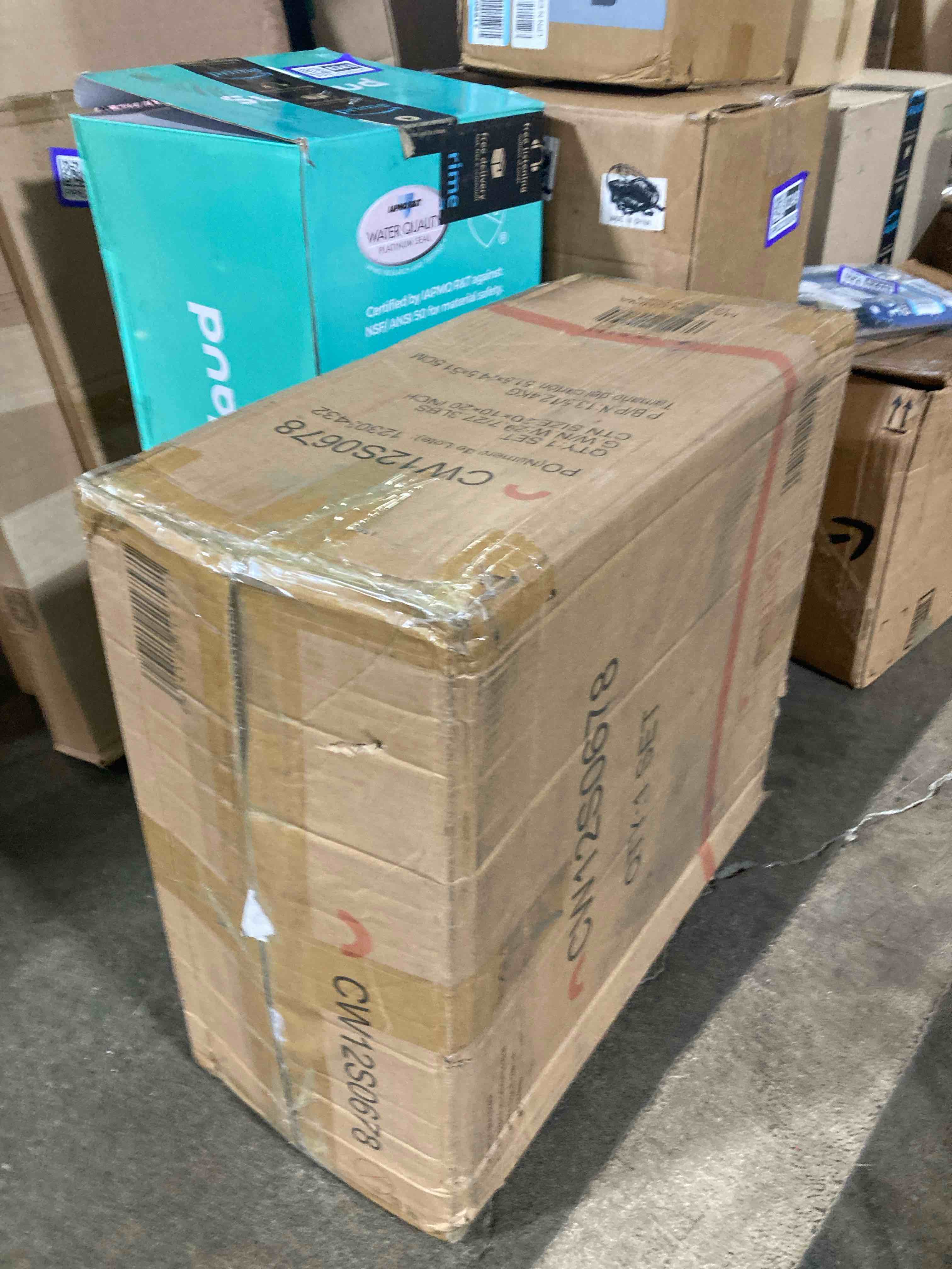 https://s3.amazonaws.com/lotting-images-prod/phillipi/PNK3526689_1754068114835.jpeg