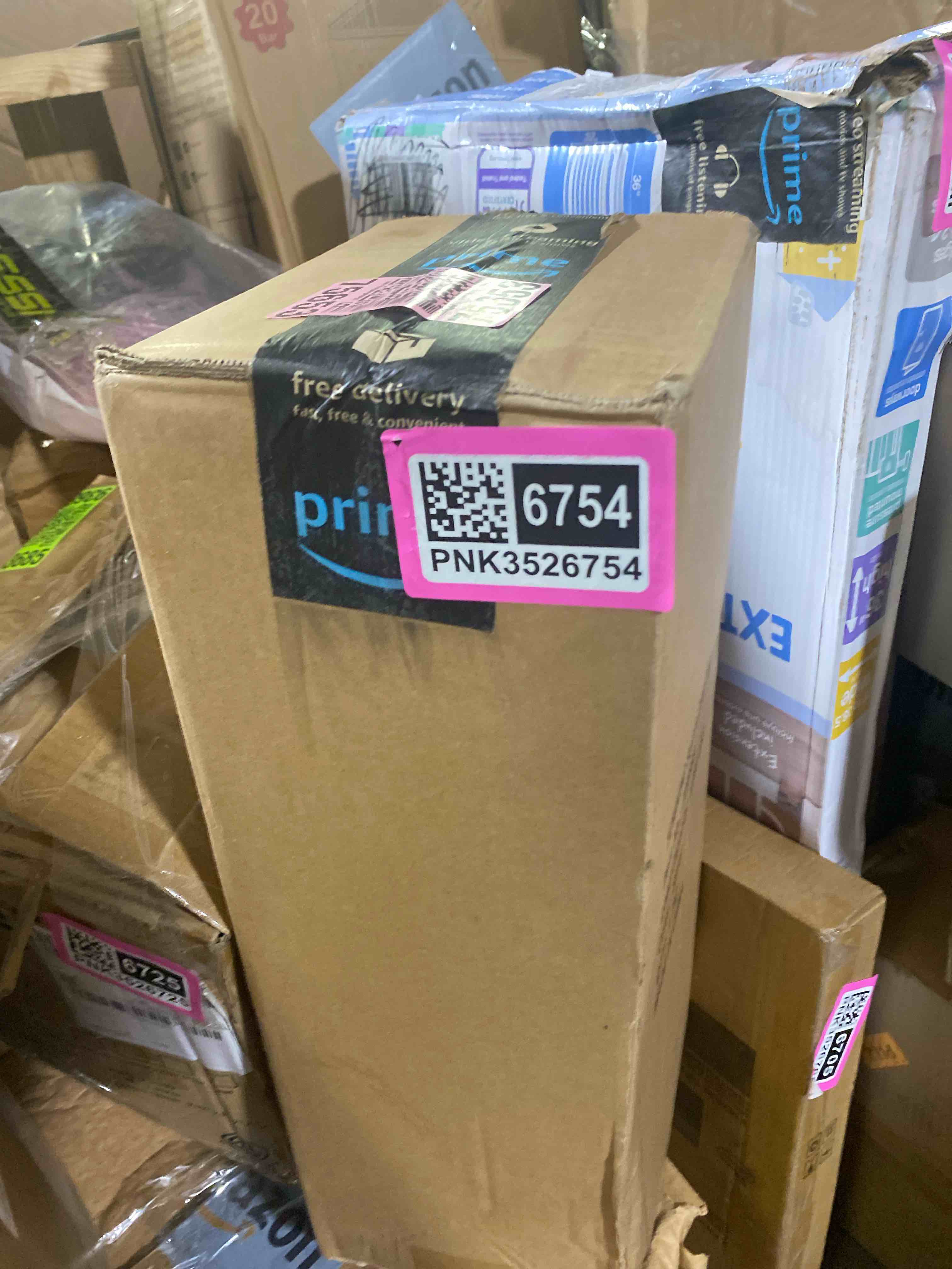 https://s3.amazonaws.com/lotting-images-prod/phillipi/PNK3526755_1754152452583.jpeg