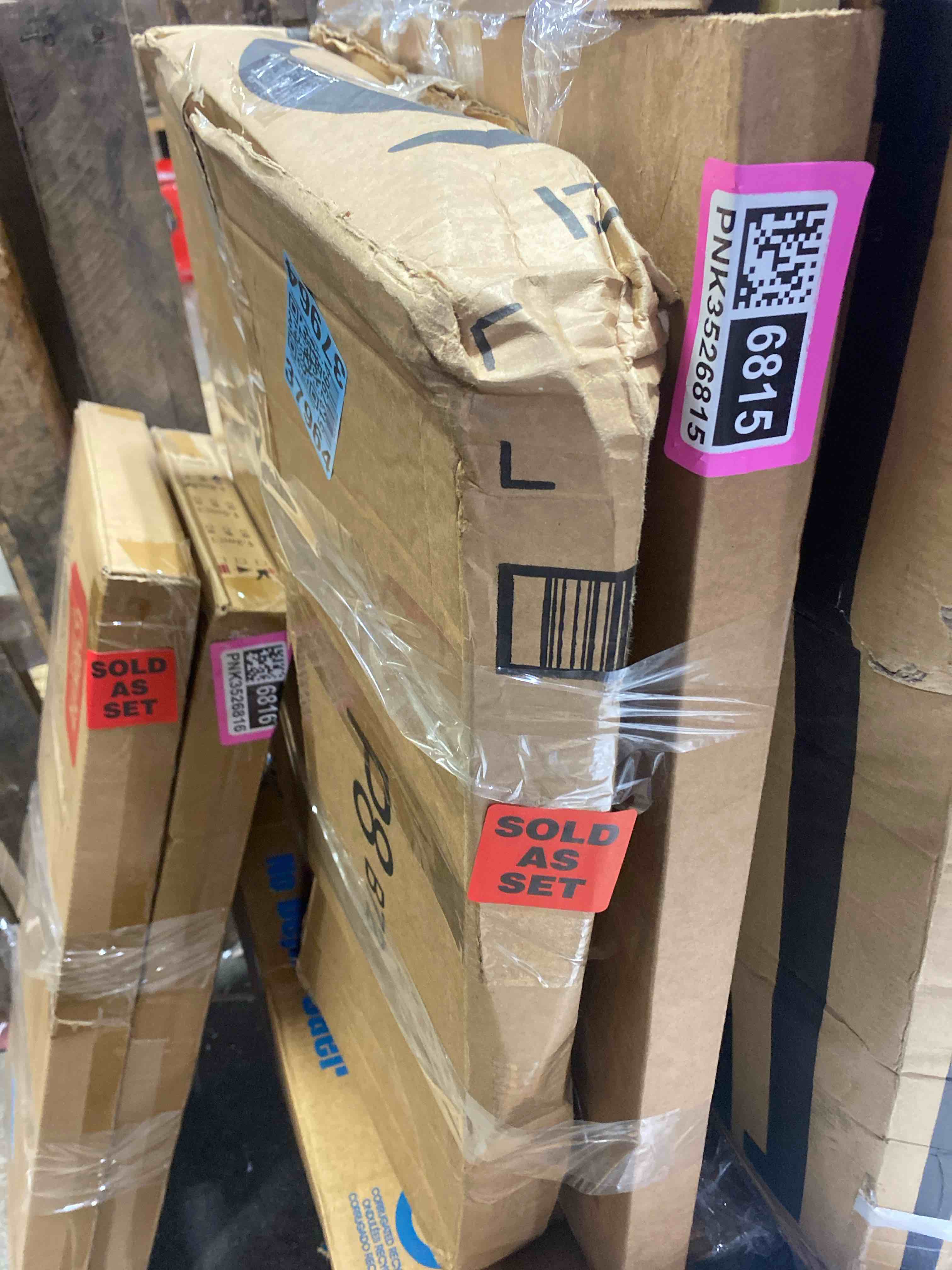 https://s3.amazonaws.com/lotting-images-prod/phillipi/PNK3526815_1754328469659.jpeg