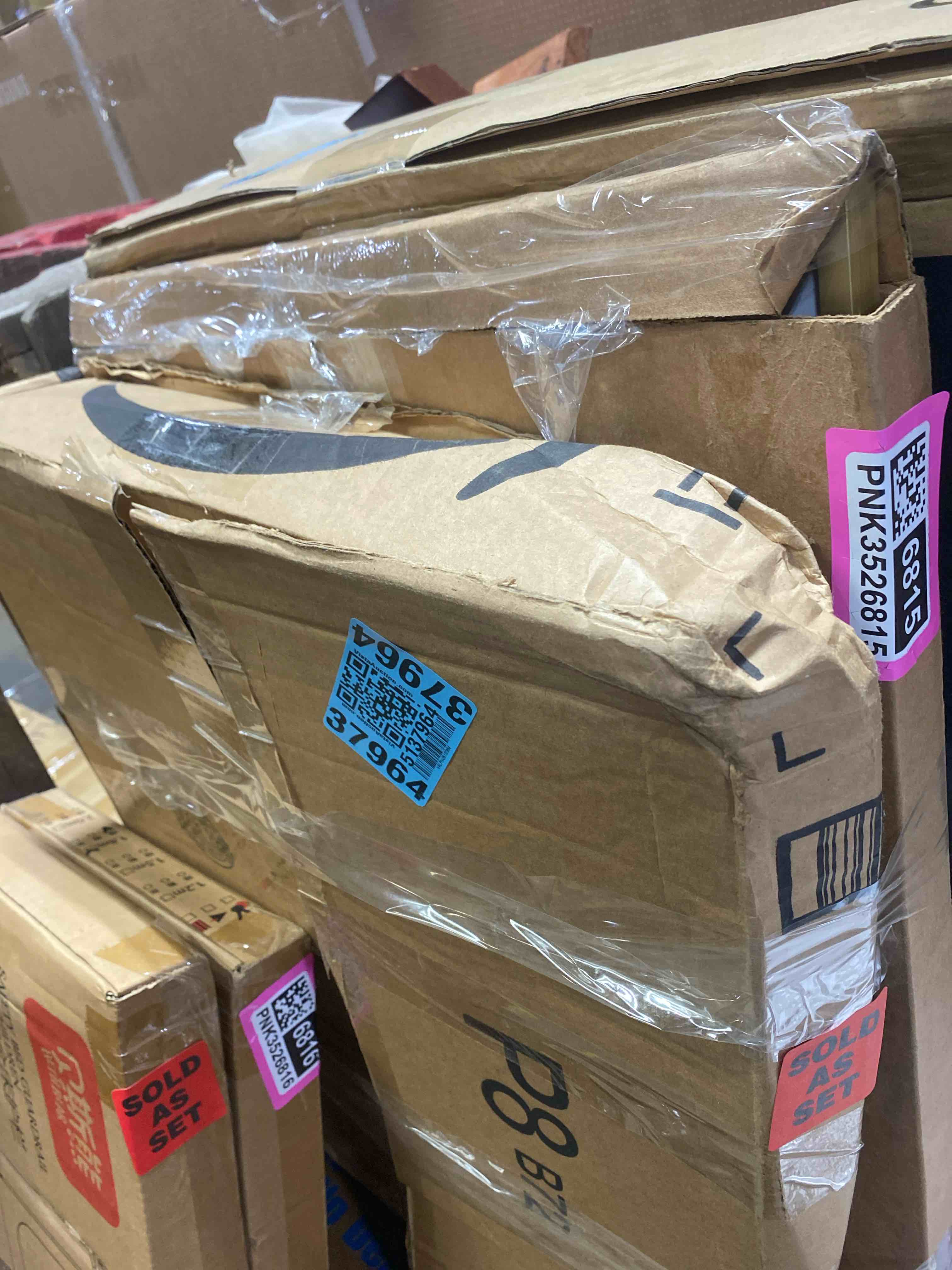 https://s3.amazonaws.com/lotting-images-prod/phillipi/PNK3526815_1754328474875.jpeg