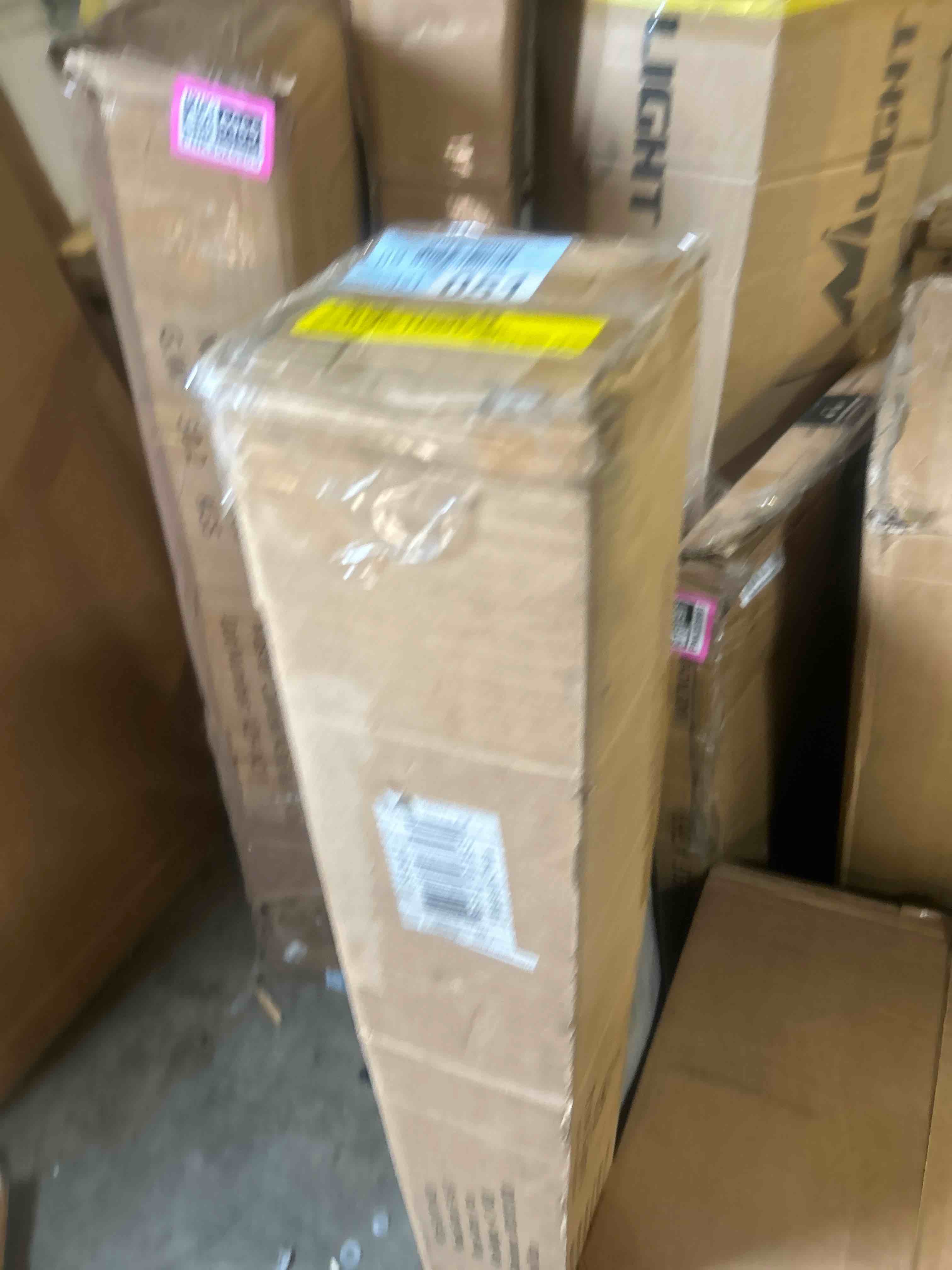https://s3.amazonaws.com/lotting-images-prod/phillipi/PNK3526968_1754594157455.jpeg