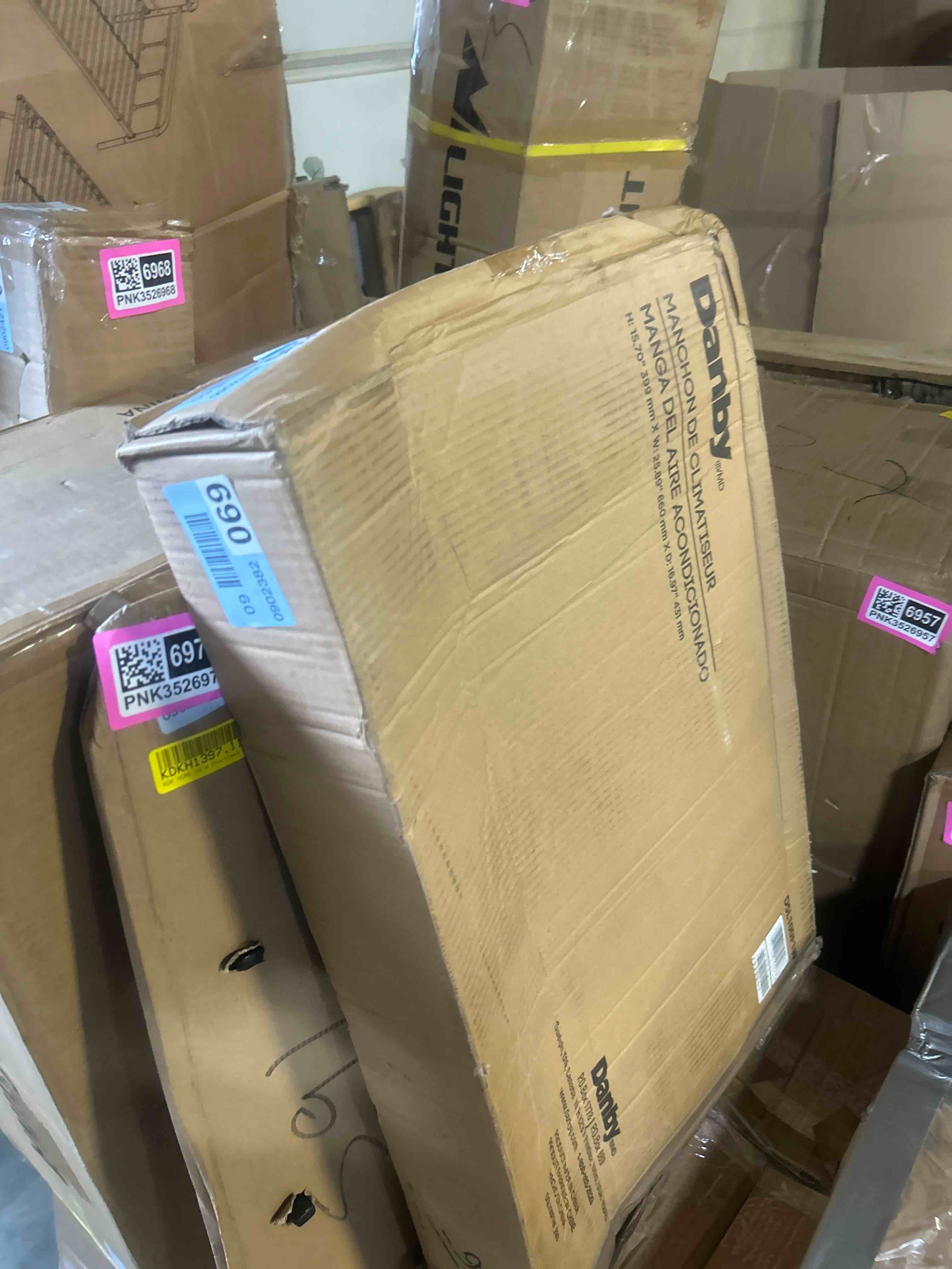 https://s3.amazonaws.com/lotting-images-prod/phillipi/PNK3526985_1754596881175.jpeg