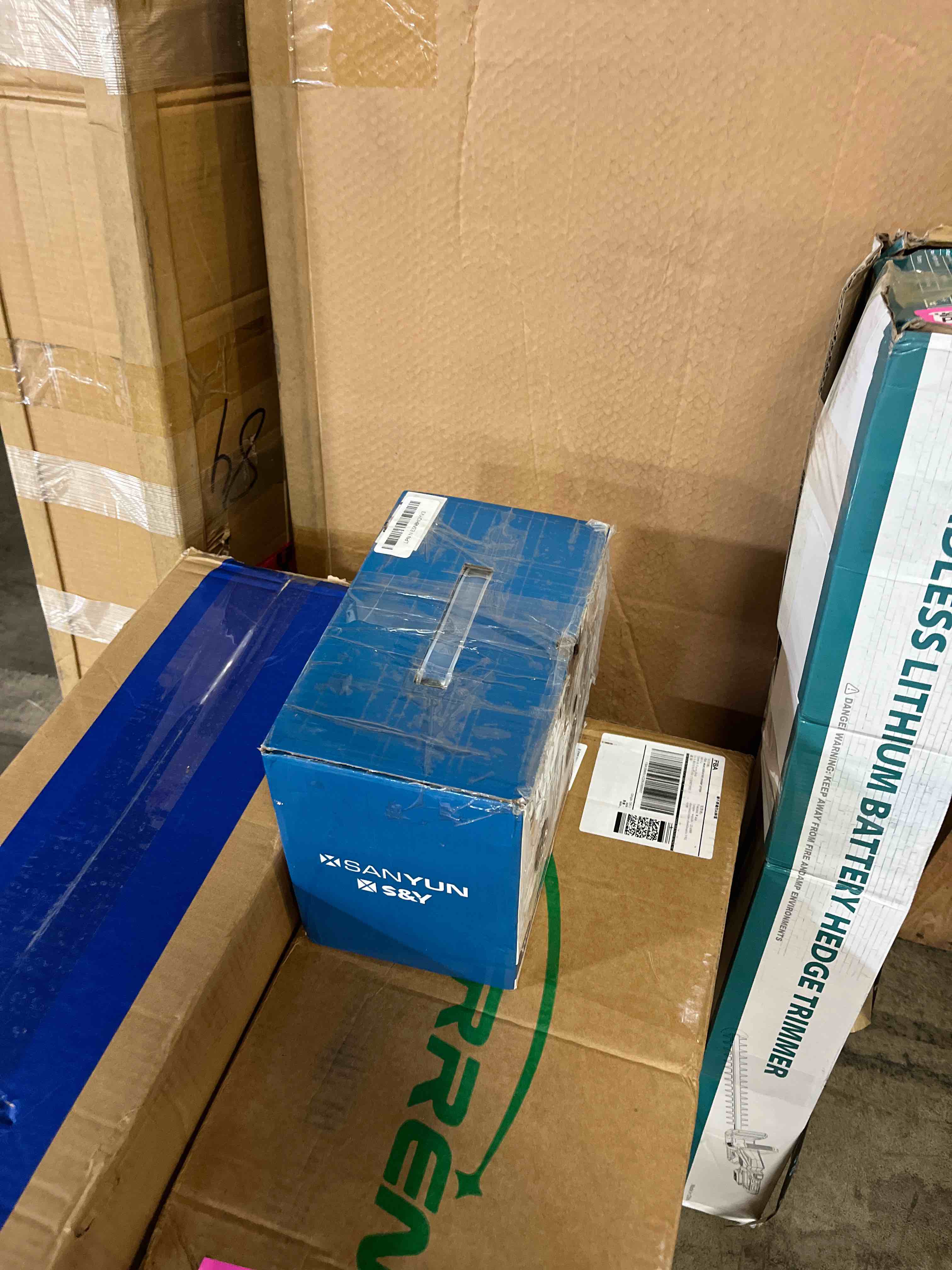 https://s3.amazonaws.com/lotting-images-prod/phillipi/PNK3527534_1755799648999.jpeg