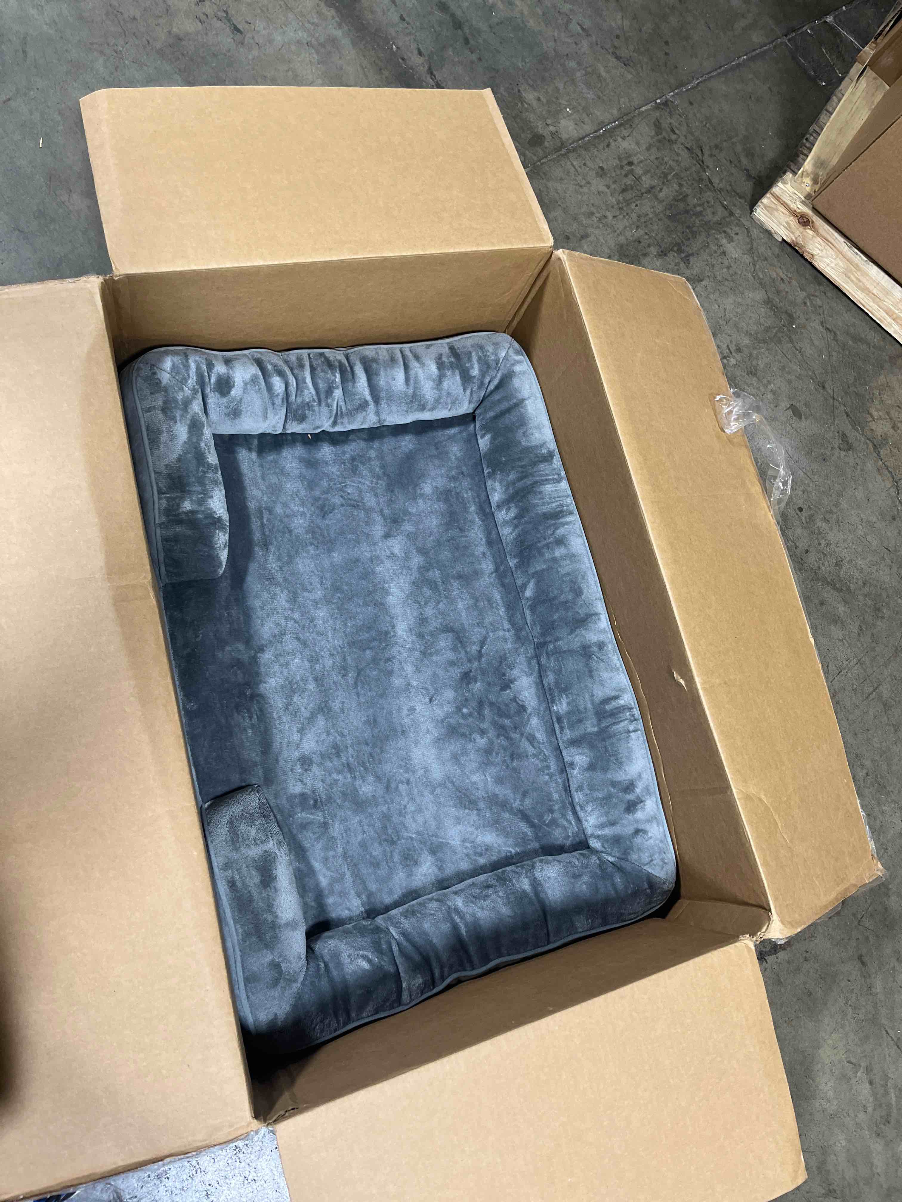 https://s3.amazonaws.com/lotting-images-prod/phillipi/PNK3527540_1756396396151.jpeg