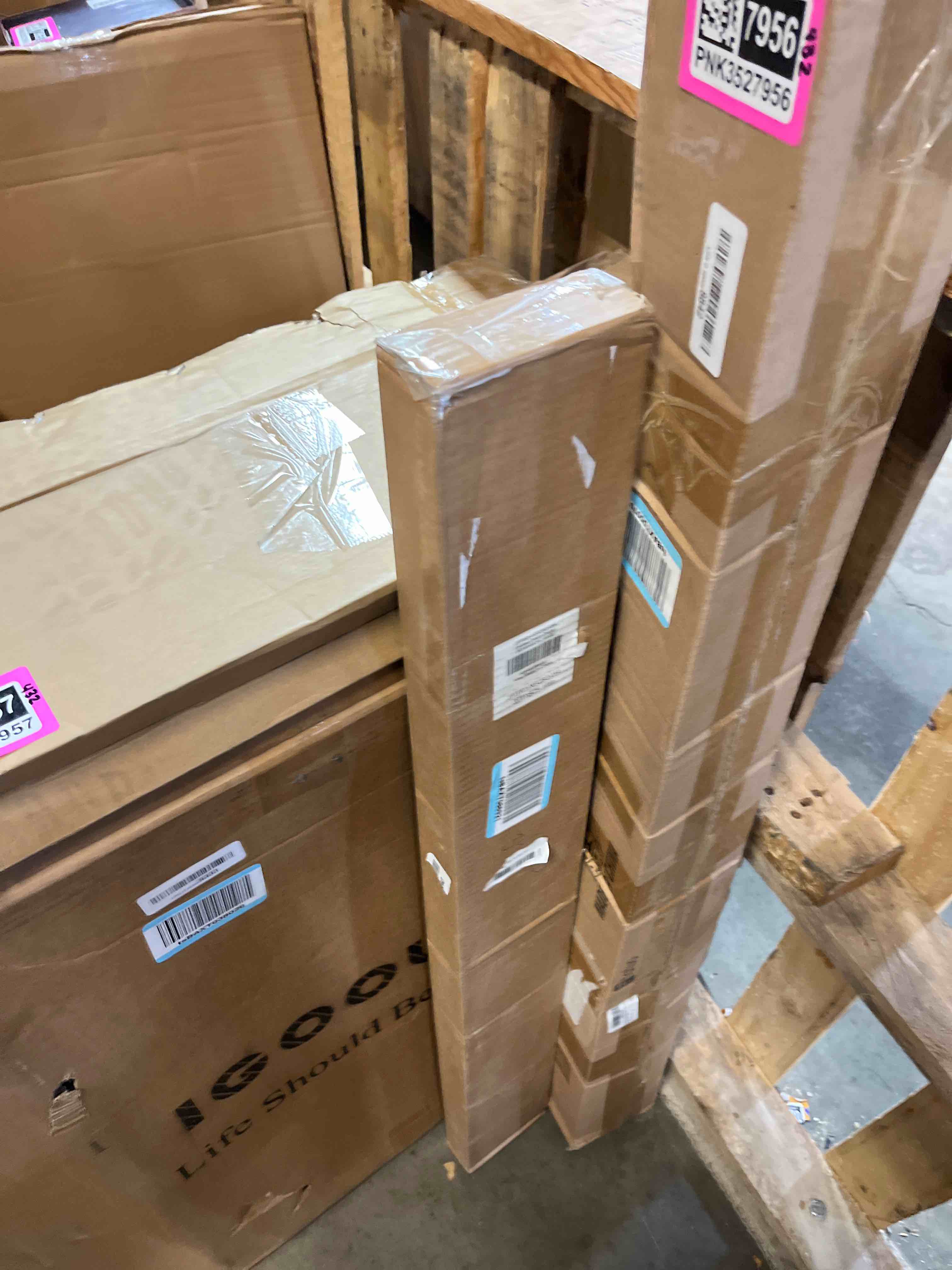 https://s3.amazonaws.com/lotting-images-prod/phillipi/PNK3527955_1756921838175.jpeg