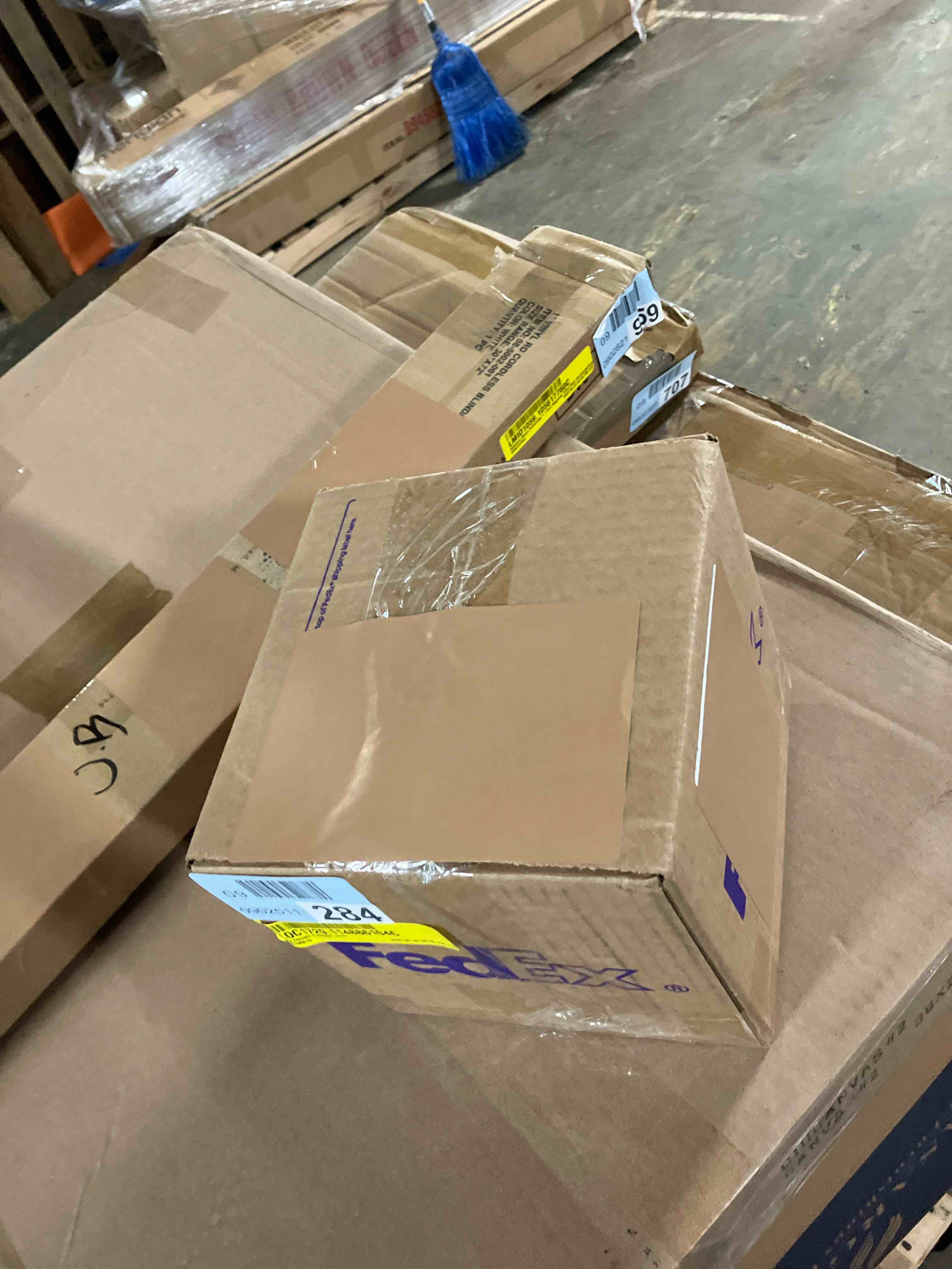 https://s3.amazonaws.com/lotting-images-prod/phillipi/PNK3529489_1748975953174.jpeg