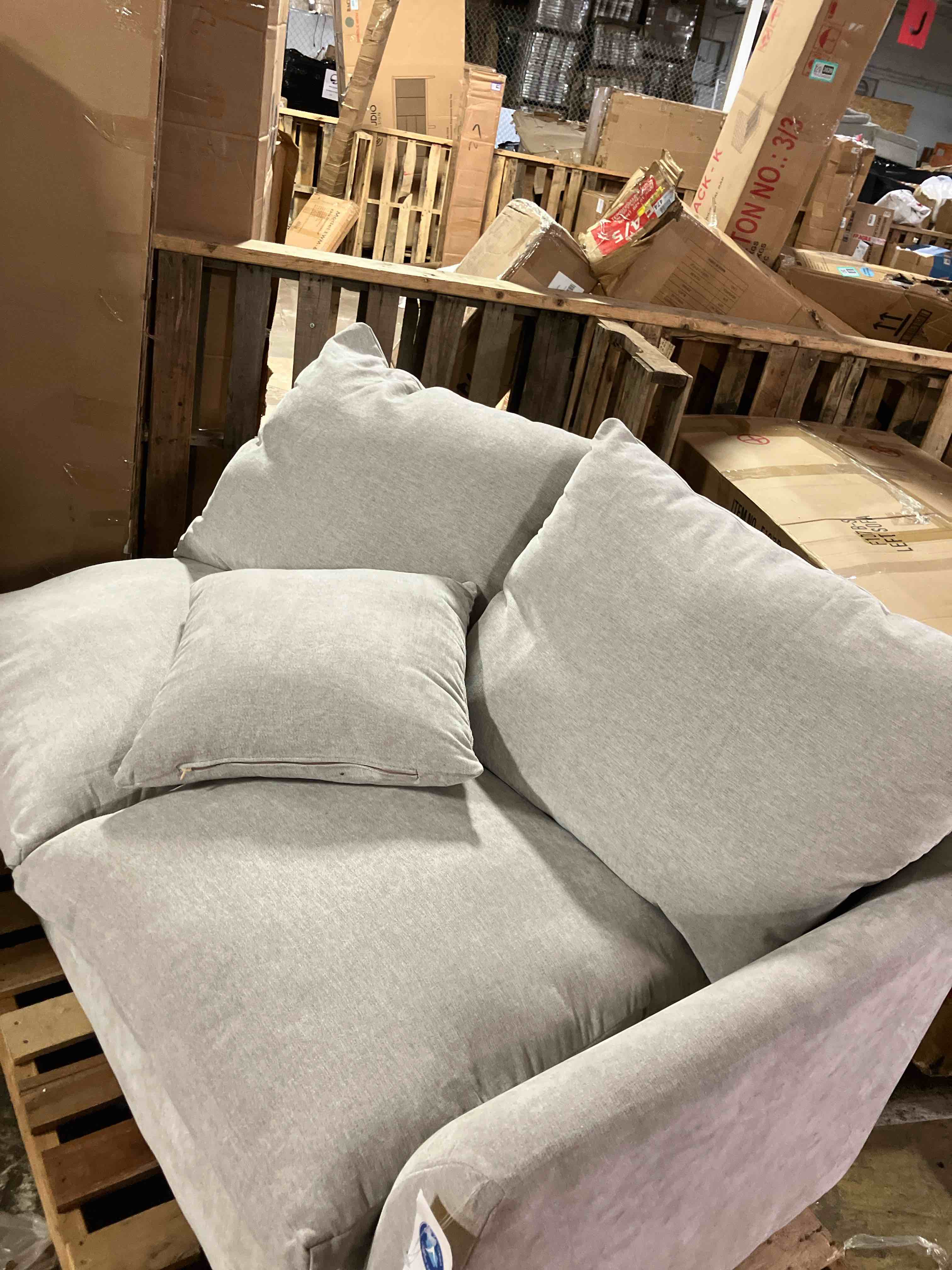 https://s3.amazonaws.com/lotting-images-prod/phillipi/PNK3532018_1752266083512.jpeg