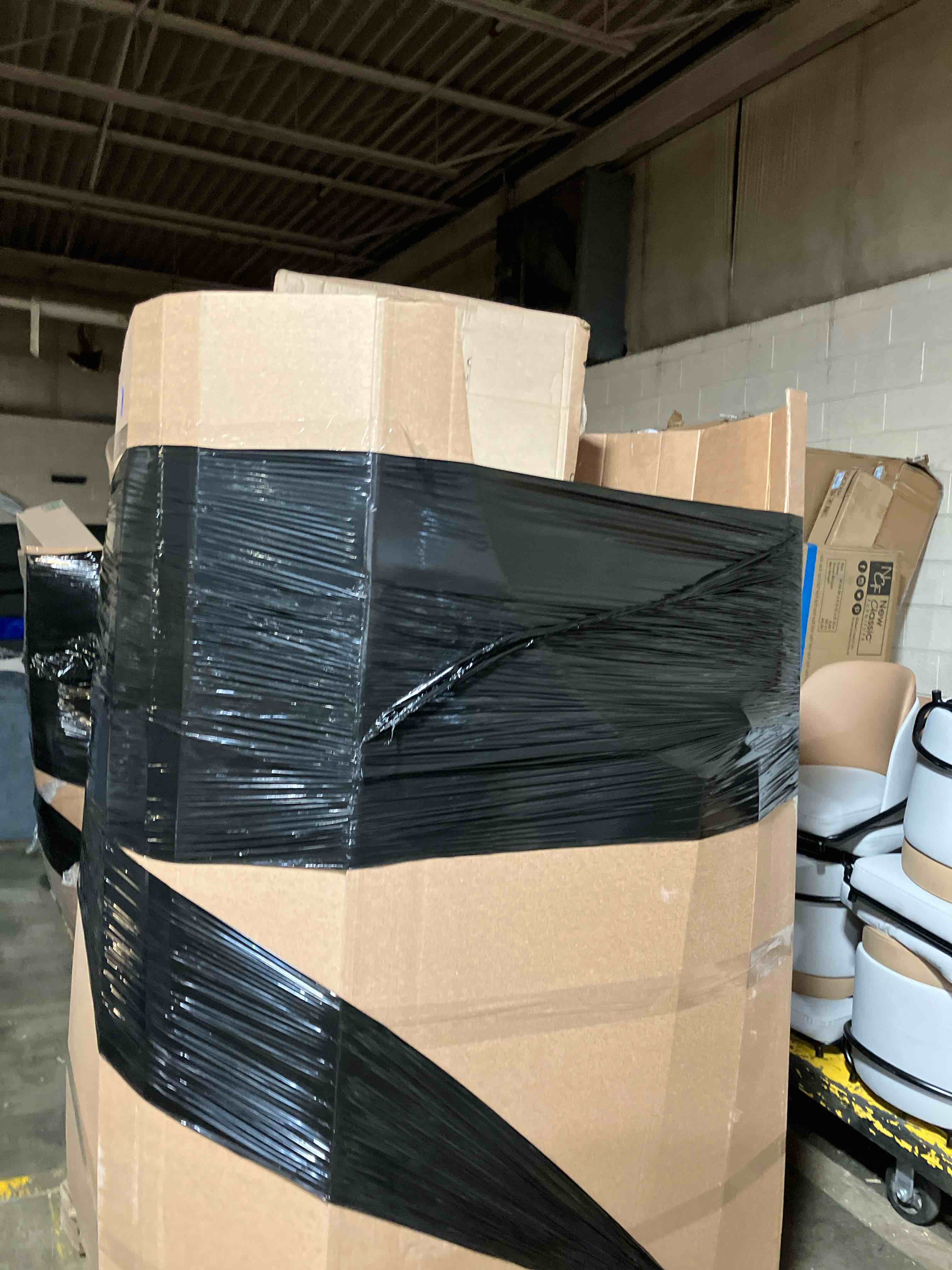 https://s3.amazonaws.com/lotting-images-prod/phillipi/PNK3532742_1751546800174.jpeg
