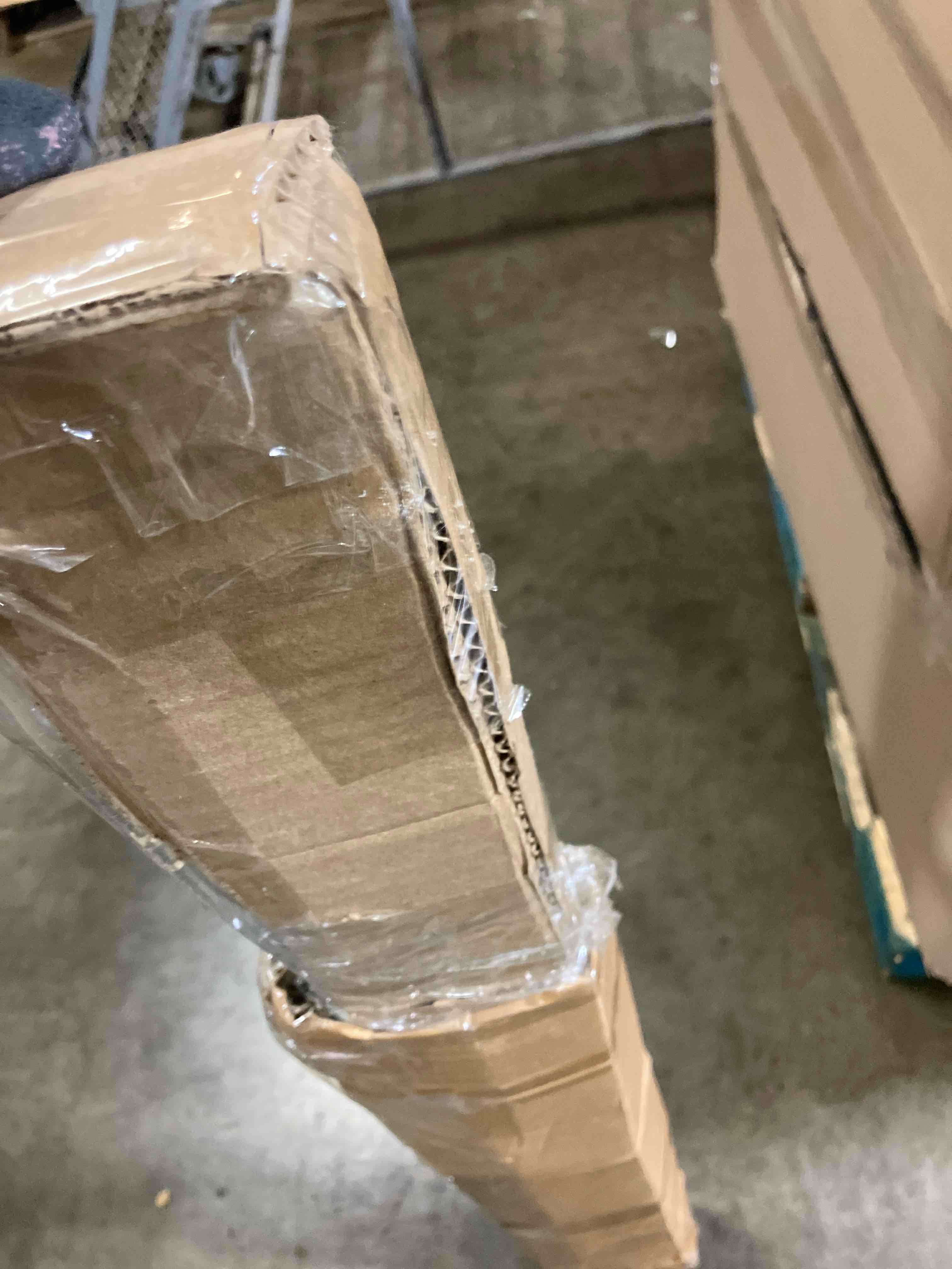 https://s3.amazonaws.com/lotting-images-prod/phillipi/PNK3533012_1752507100255.jpeg