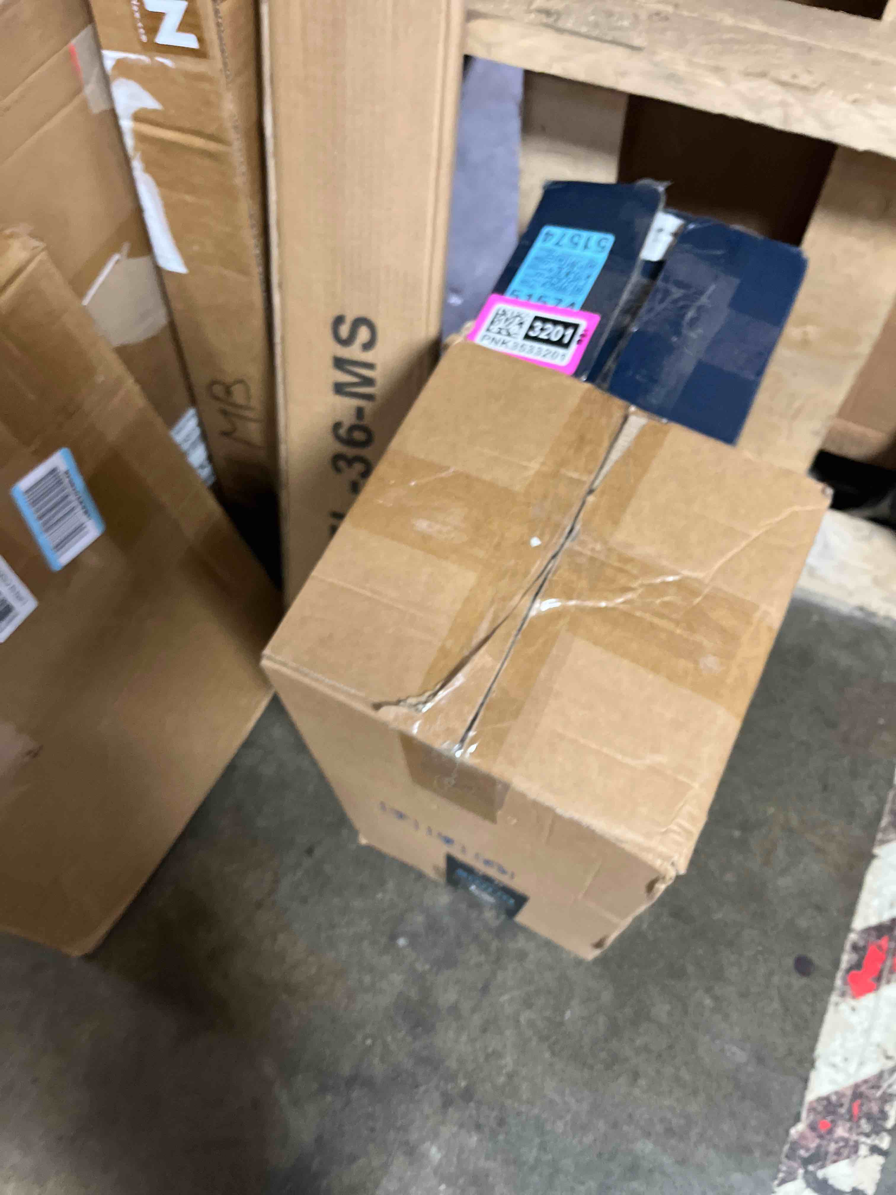 https://s3.amazonaws.com/lotting-images-prod/phillipi/PNK3533203_1752768814464.jpeg