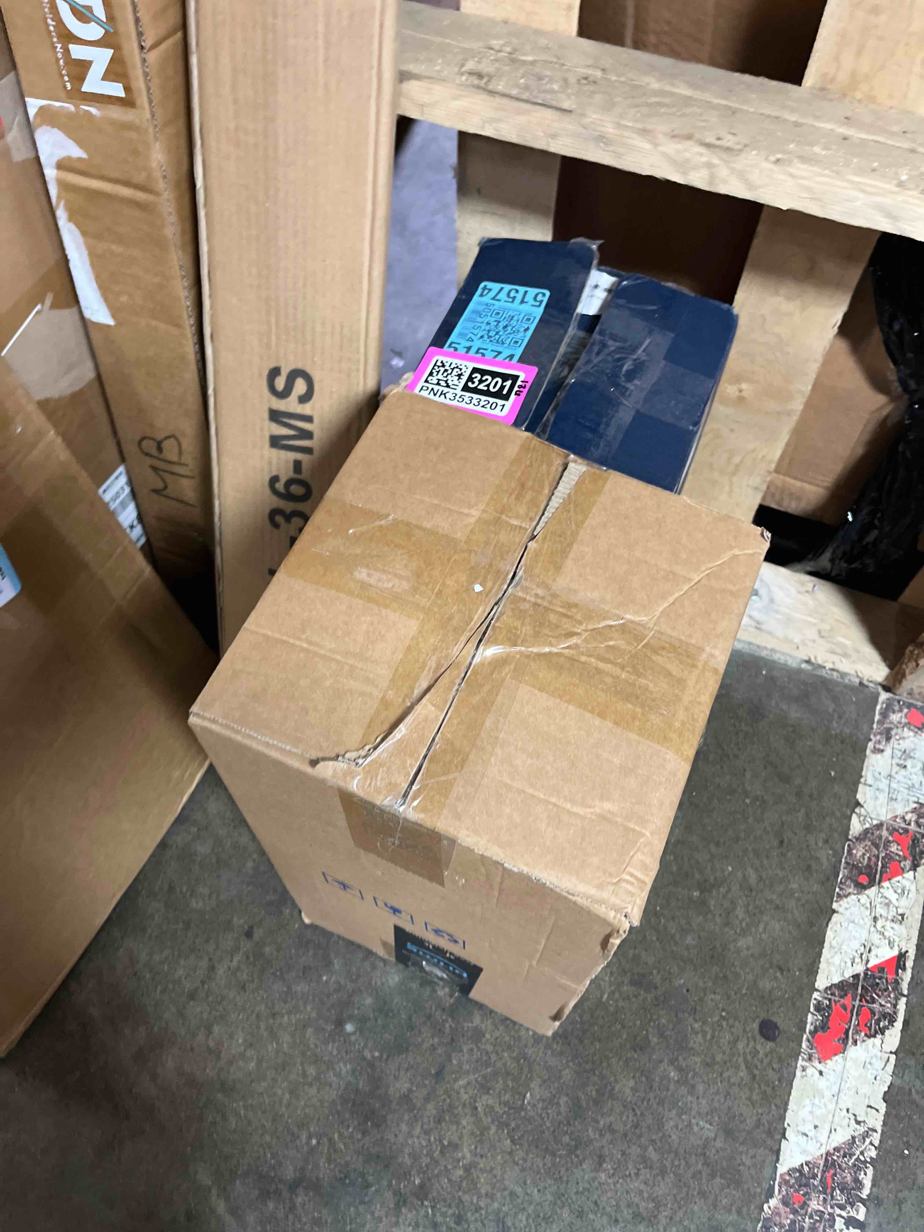 https://s3.amazonaws.com/lotting-images-prod/phillipi/PNK3533203_1752768815573.jpeg