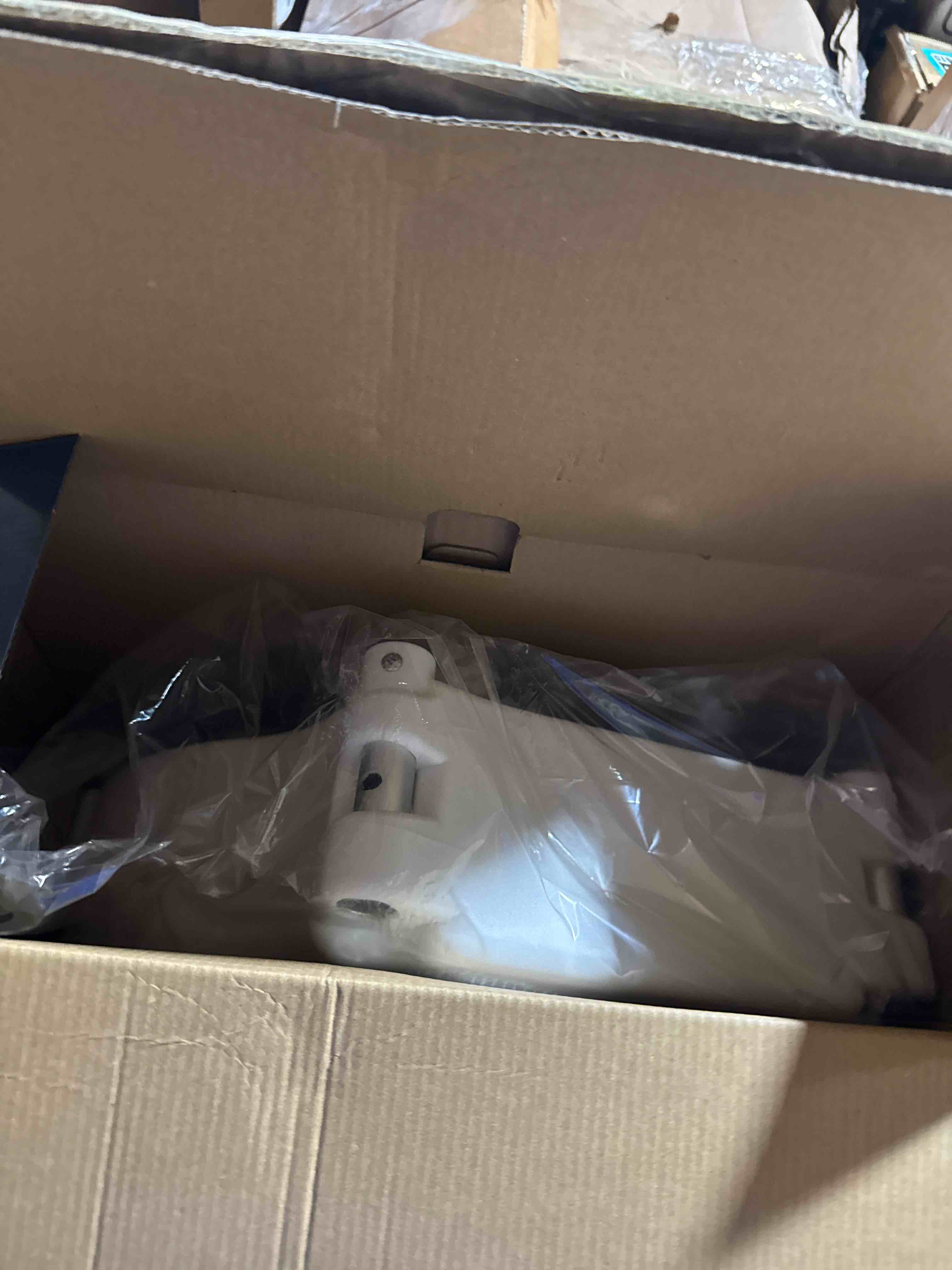 https://s3.amazonaws.com/lotting-images-prod/phillipi/PNK3533306_1752857348573.jpeg