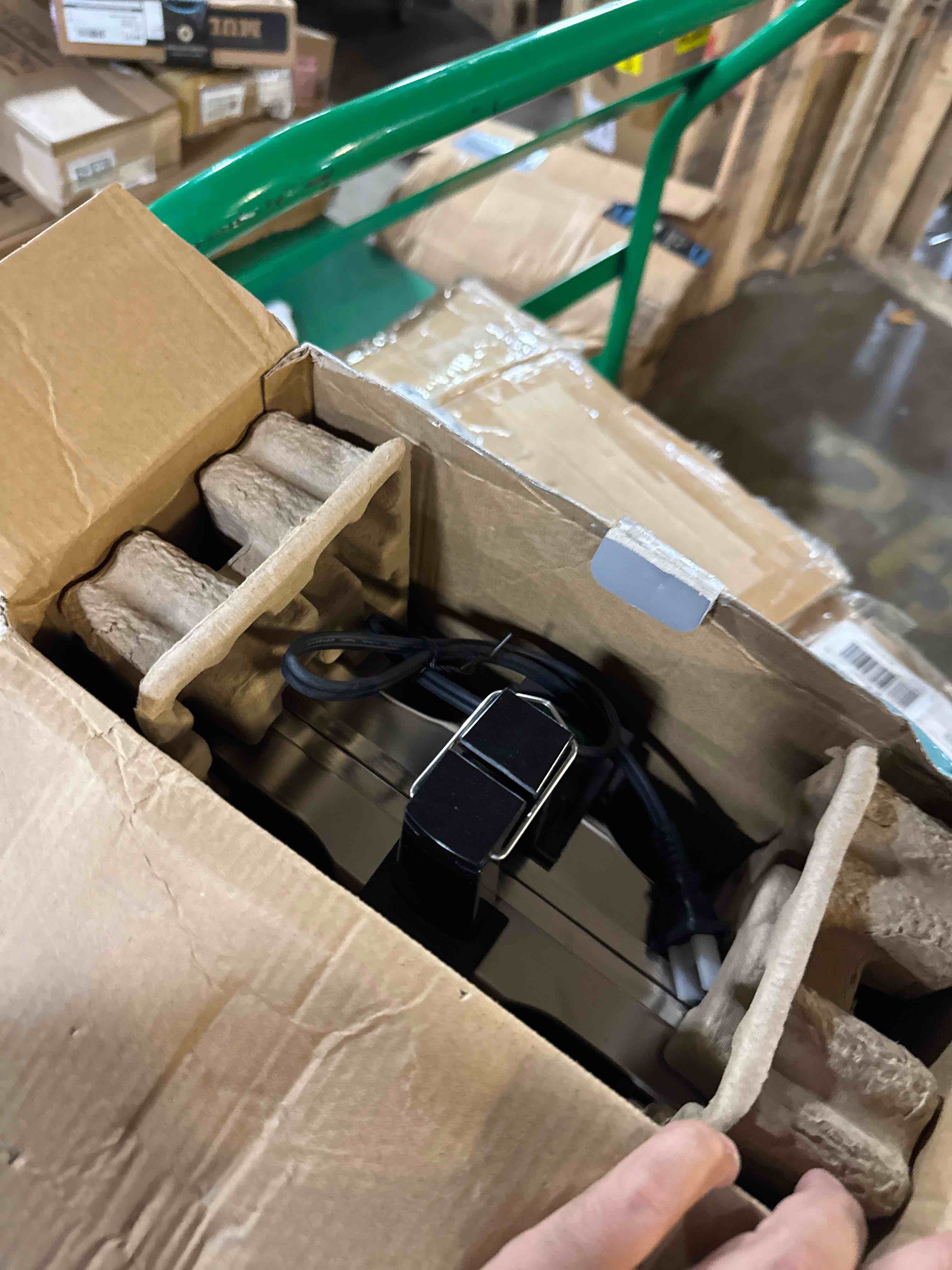 https://s3.amazonaws.com/lotting-images-prod/phillipi/PNK3533927_1754331736565.jpeg