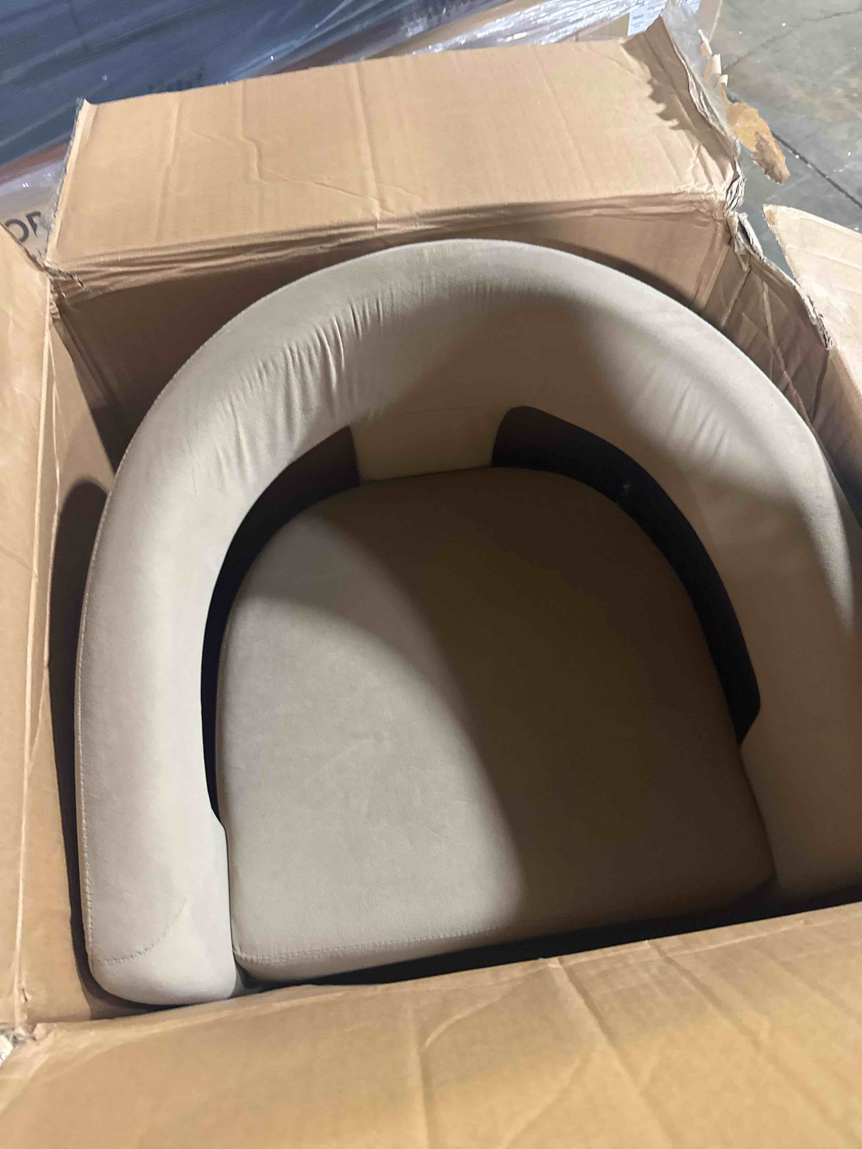 https://s3.amazonaws.com/lotting-images-prod/phillipi/PNK3534108_1754924801903.jpeg
