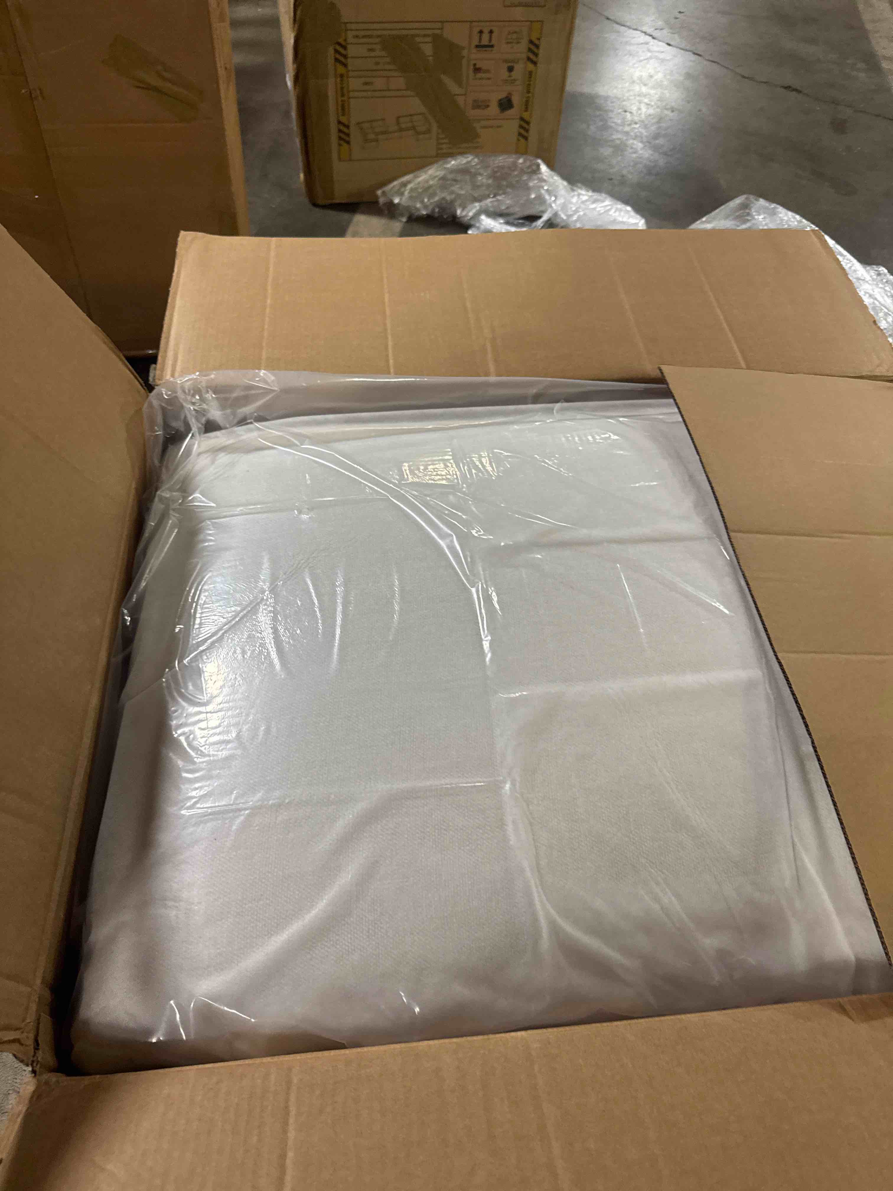 https://s3.amazonaws.com/lotting-images-prod/phillipi/PNK3534112_1754926749734.jpeg