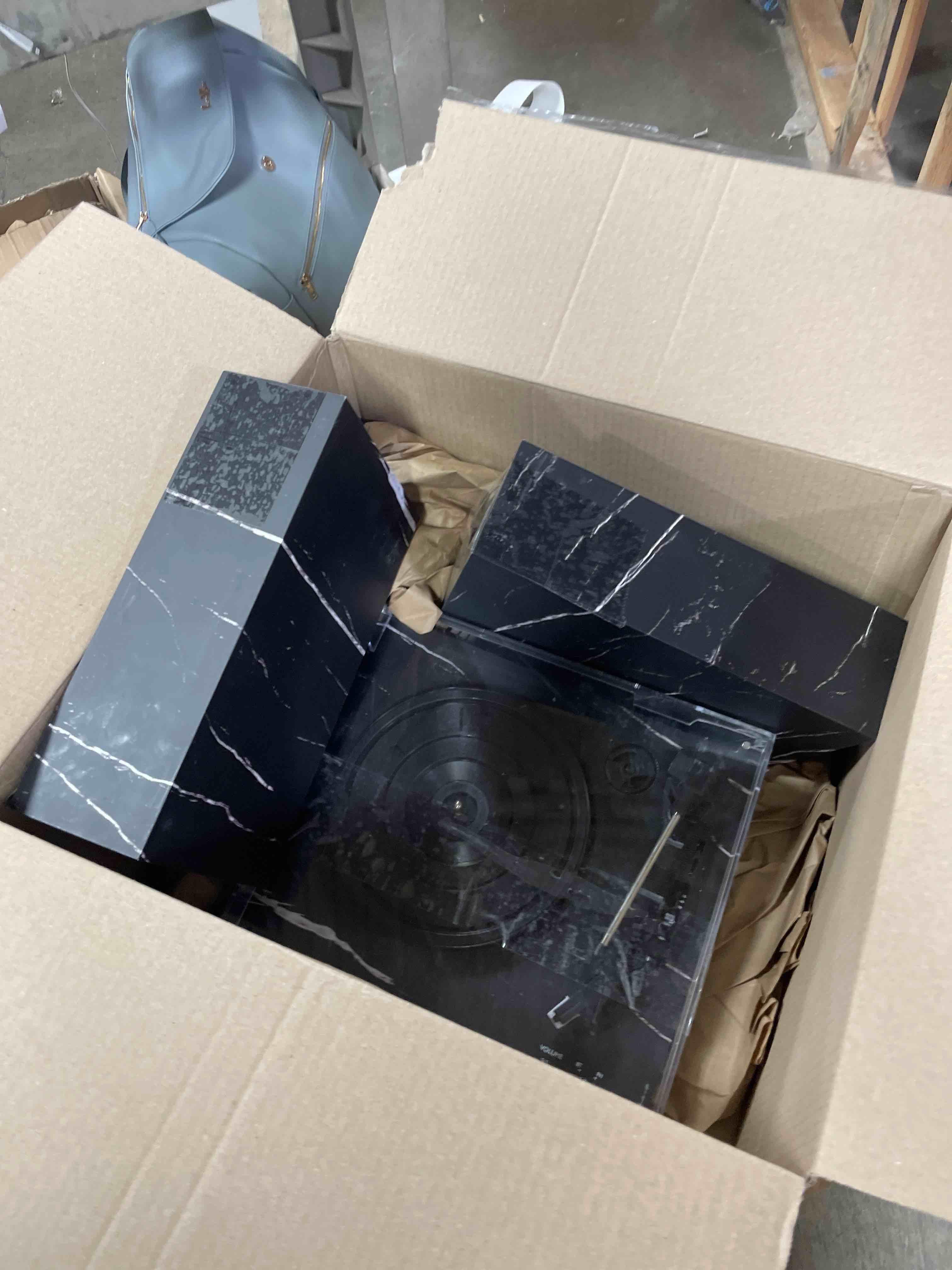 https://s3.amazonaws.com/lotting-images-prod/phillipi/PNK3534887_1756497692930.jpeg
