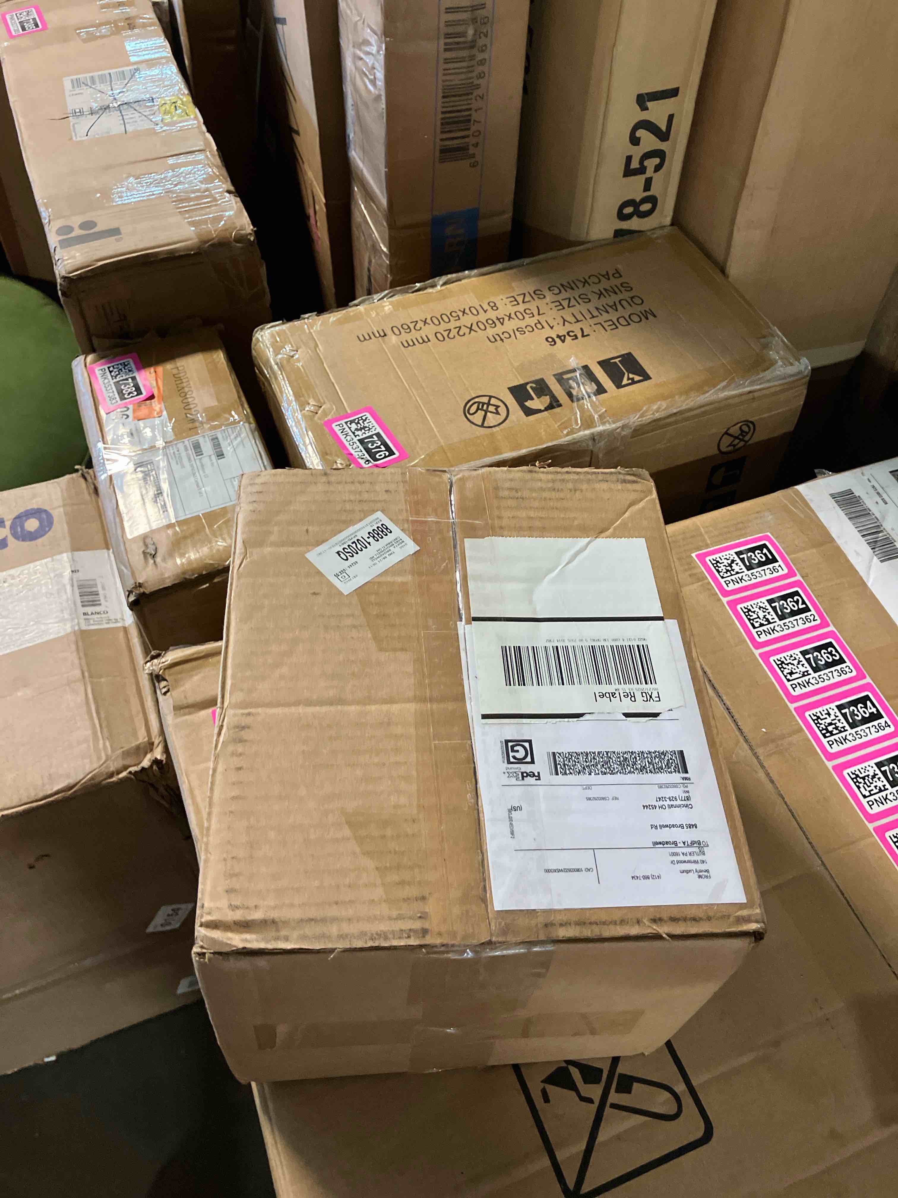 https://s3.amazonaws.com/lotting-images-prod/phillipi/PNK3537375_1756215898657.jpeg