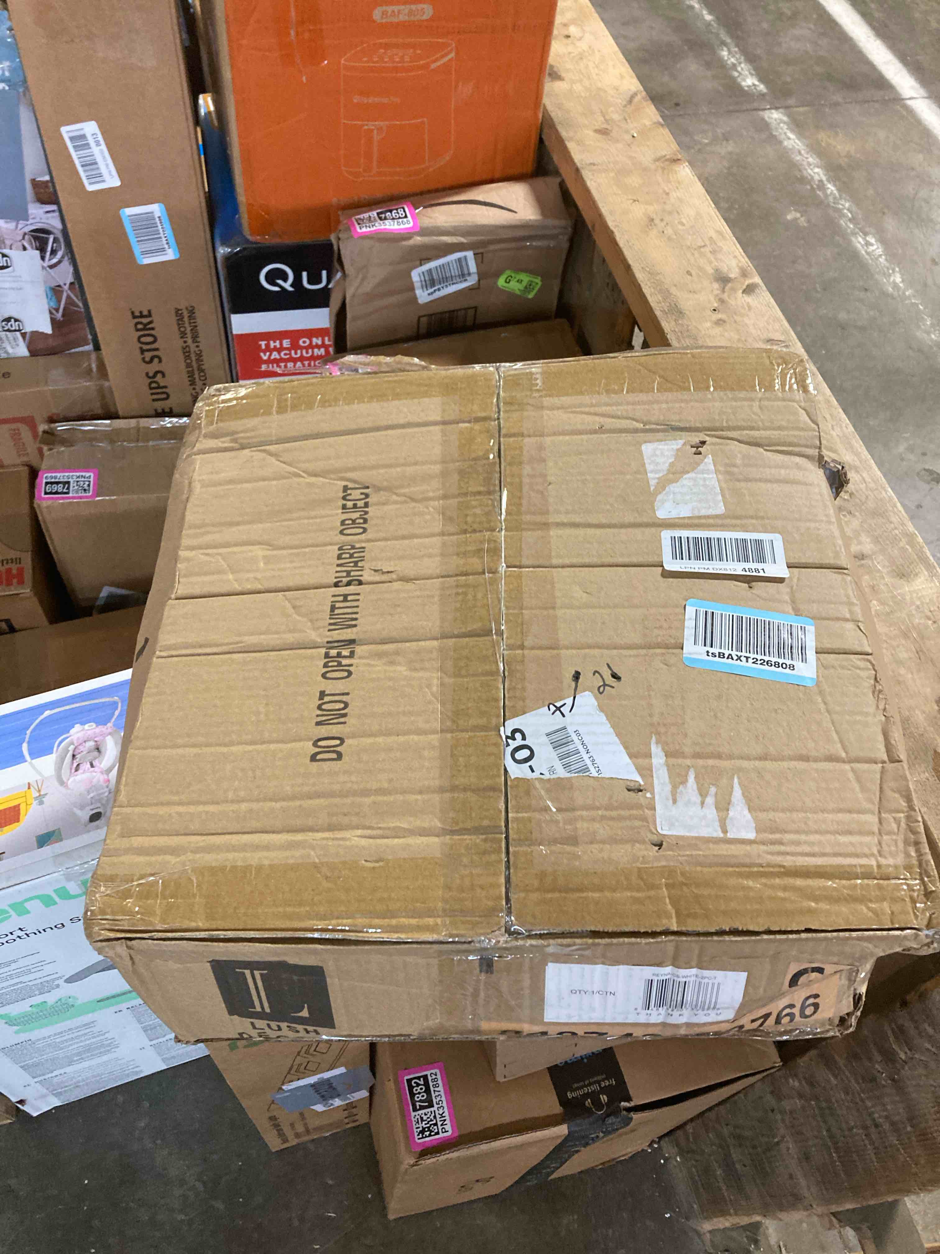 https://s3.amazonaws.com/lotting-images-prod/phillipi/PNK3537890_1756323289352.jpeg