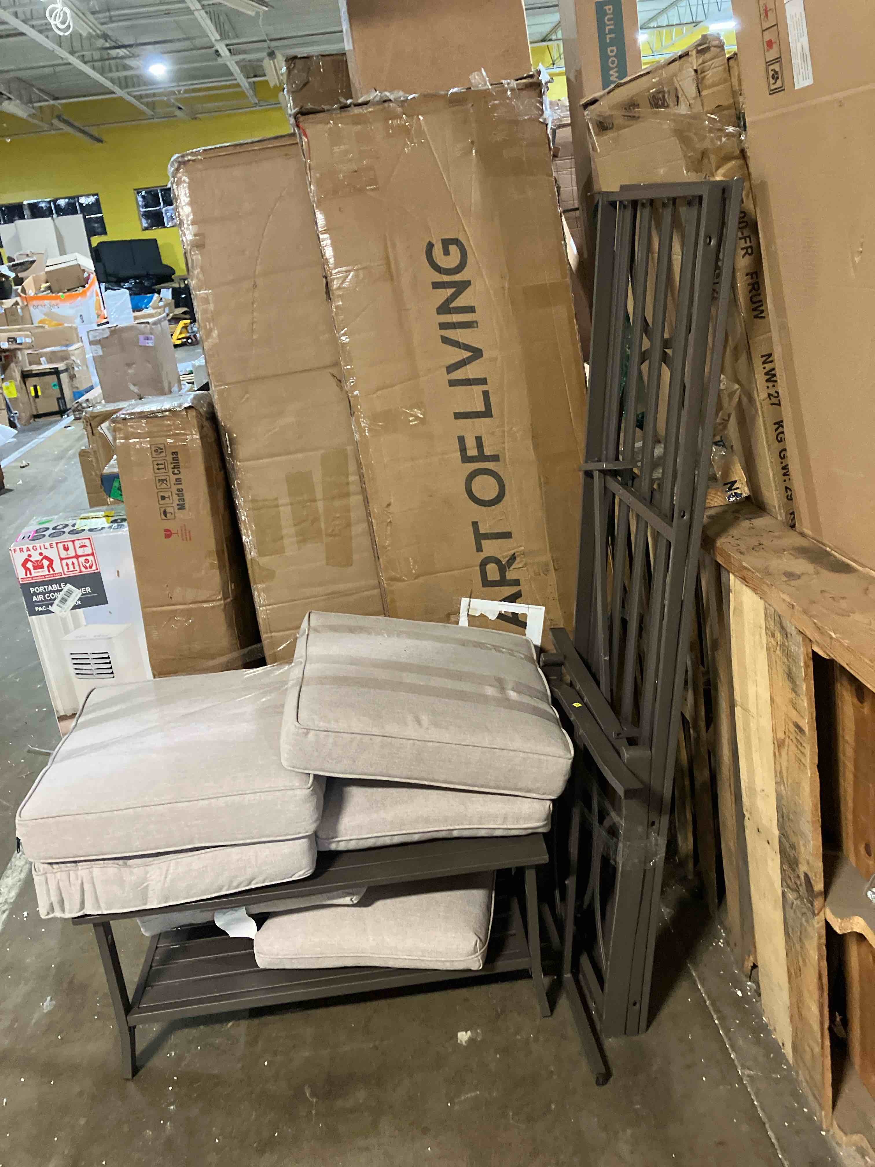 https://s3.amazonaws.com/lotting-images-prod/phillipi/PNK3538952_1753808750325.jpeg