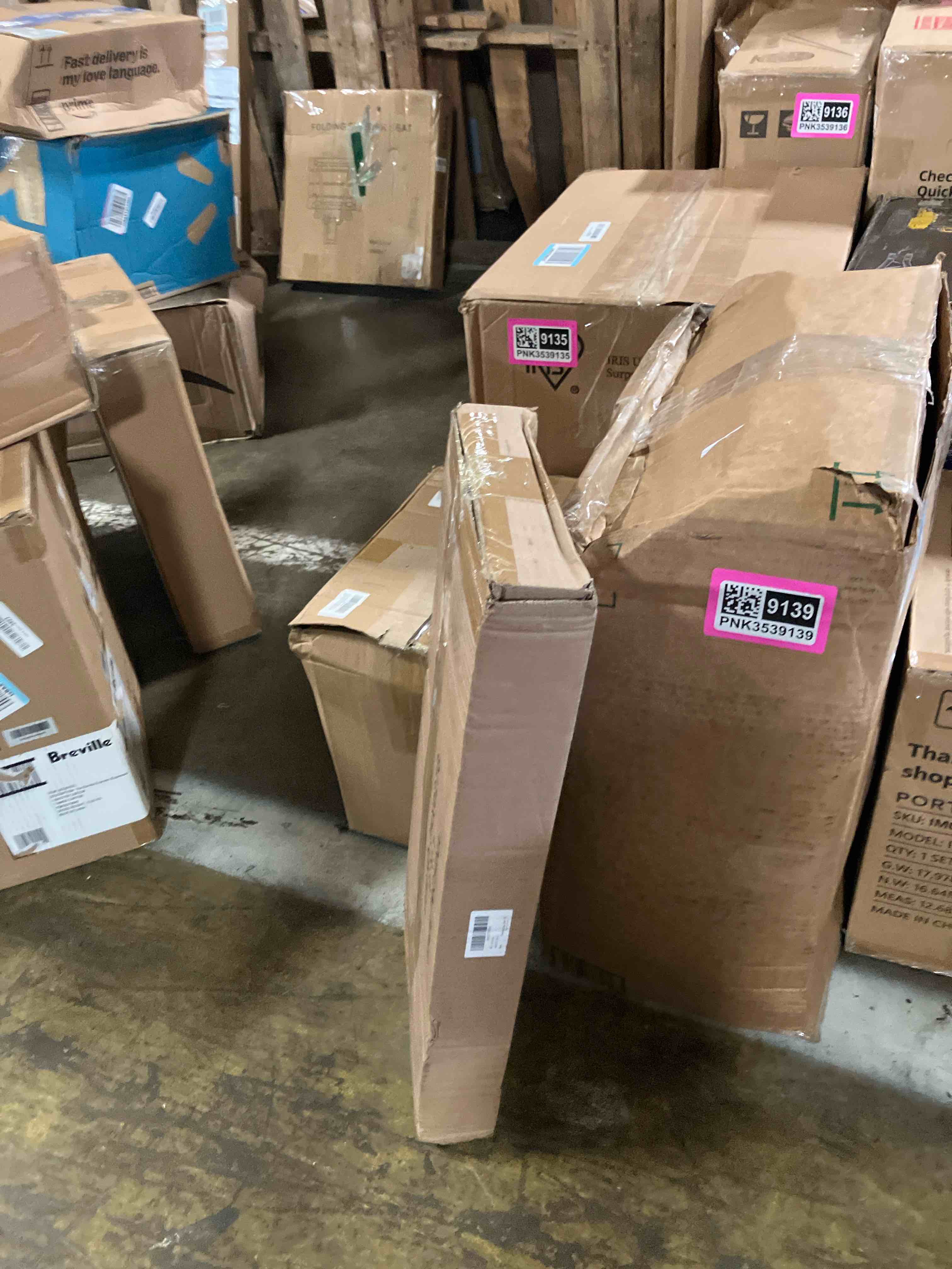 https://s3.amazonaws.com/lotting-images-prod/phillipi/PNK3539133_1753815671186.jpeg