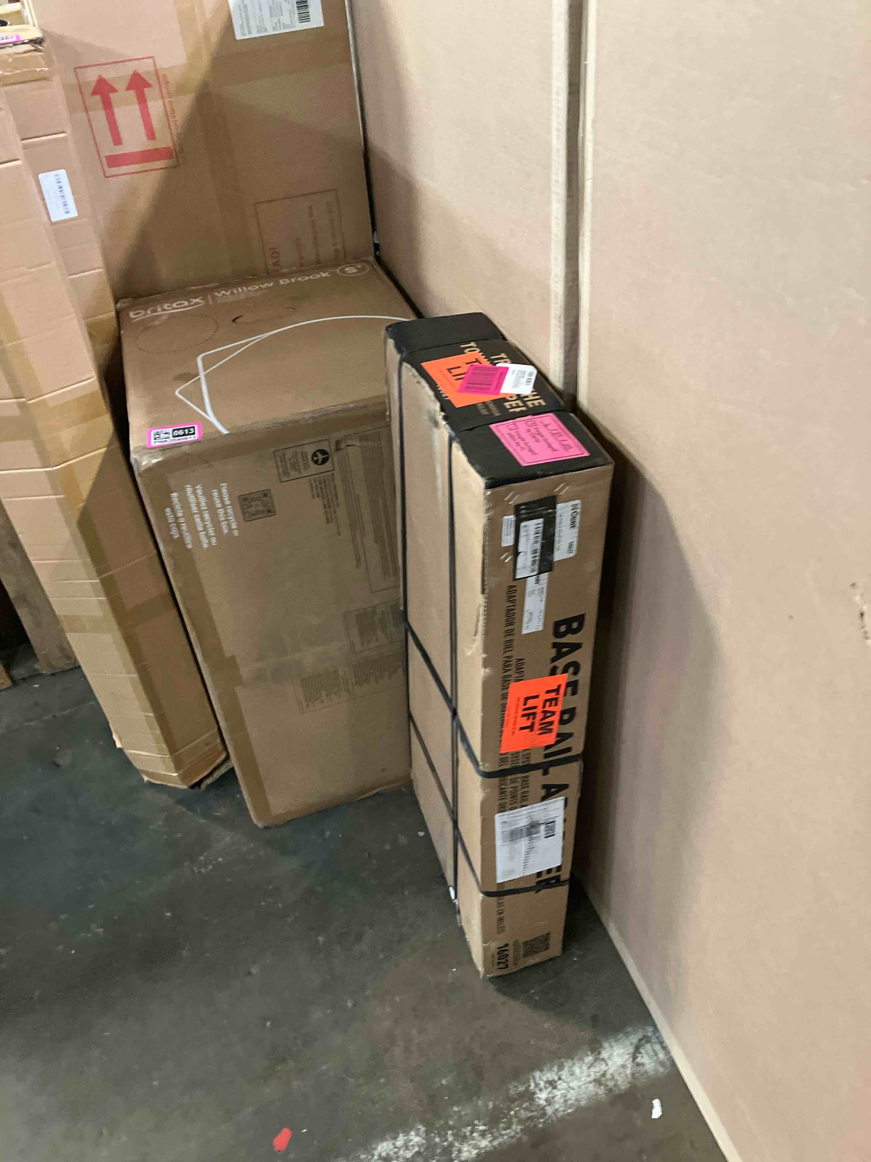 https://s3.amazonaws.com/lotting-images-prod/phillipi/PNK3540608_1754602663758.jpeg
