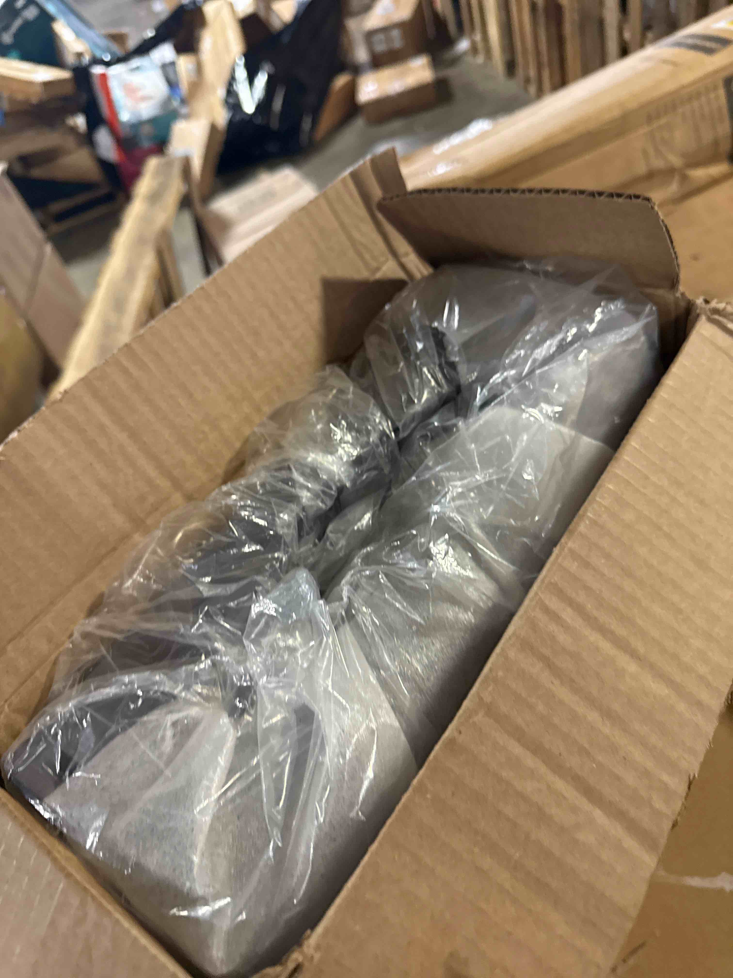 https://s3.amazonaws.com/lotting-images-prod/phillipi/PNK3541920_1752775604544.jpeg