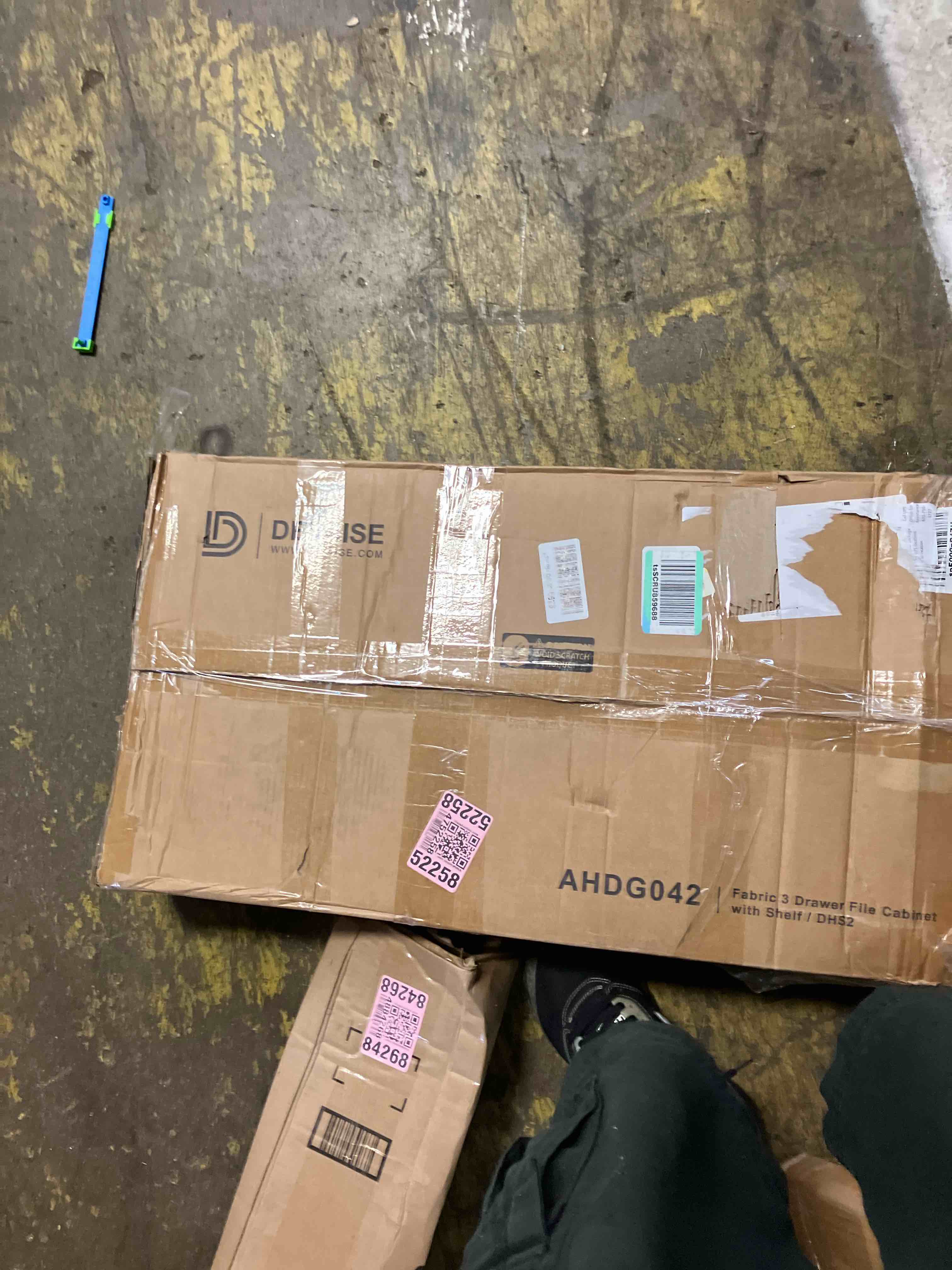 https://s3.amazonaws.com/lotting-images-prod/phillipi/PNK3543876_1753888048384.jpeg
