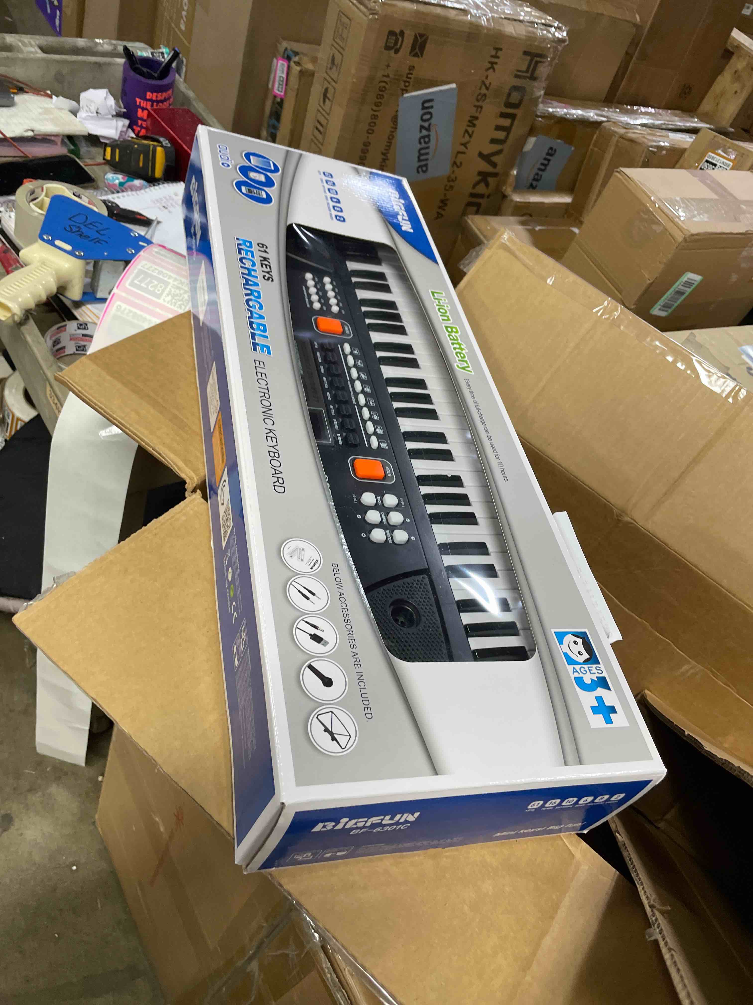 Condition photo showing New/Like New for M SANMERSEN Piano for Kids with Microphone, Keyboard Piano for Beginners Electronic Keyboard 61 Keys with Dual Speakers/LED Display/AUX-in Jack/Music Stand Piano Toys for Boys Girls Ages 3-12 24.8*7.8*2.4inch