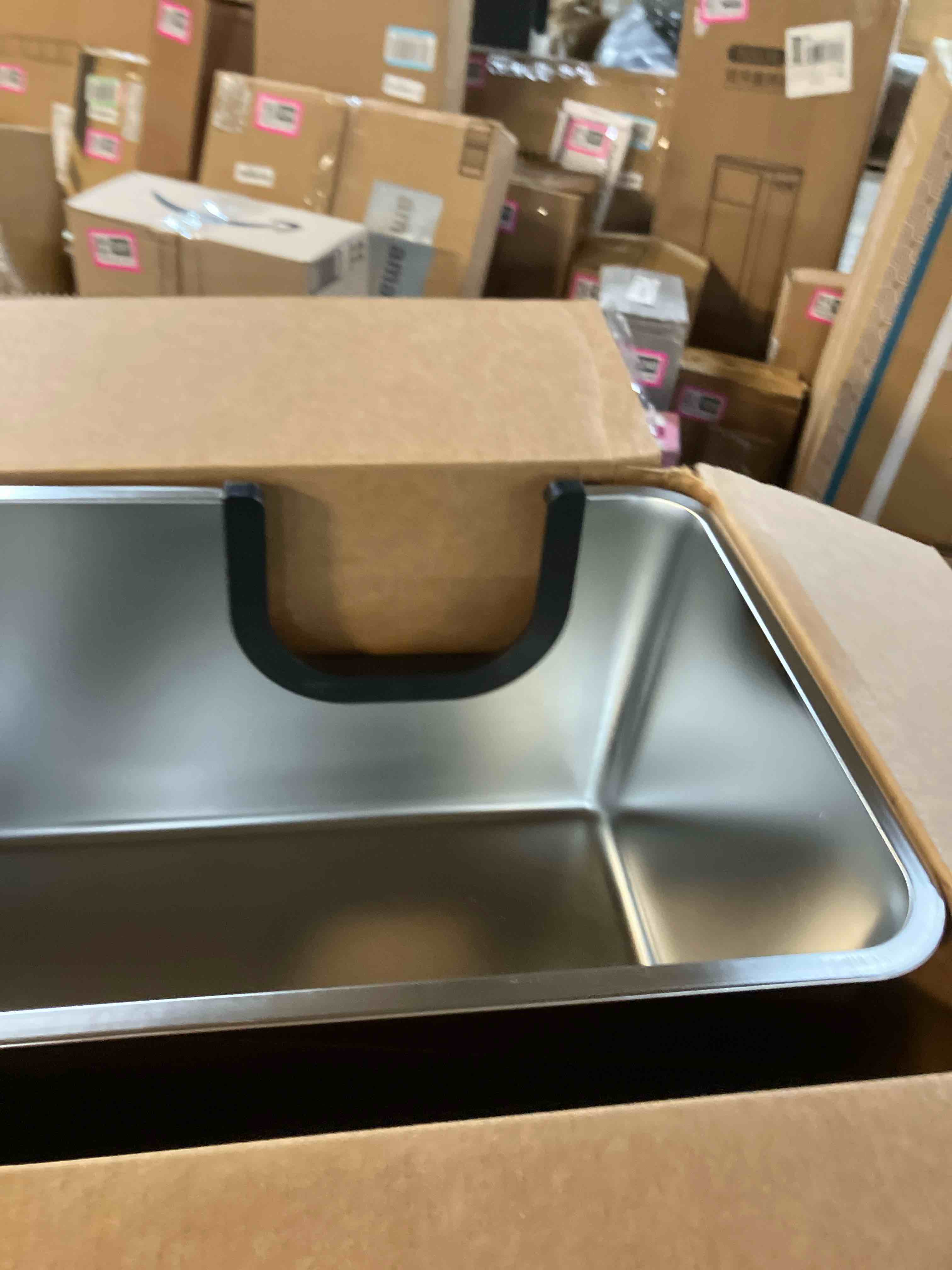 Condition photo showing New/Like New for Yangbaga Extra Large Stainless Steel Litter Box, Leak Proof 12 Inches High Sides for Urine & Litter Trapping, Corner Litter Box for Kittens, Older Cats,Non-Stick,Non-Slip,No Sharp Edges