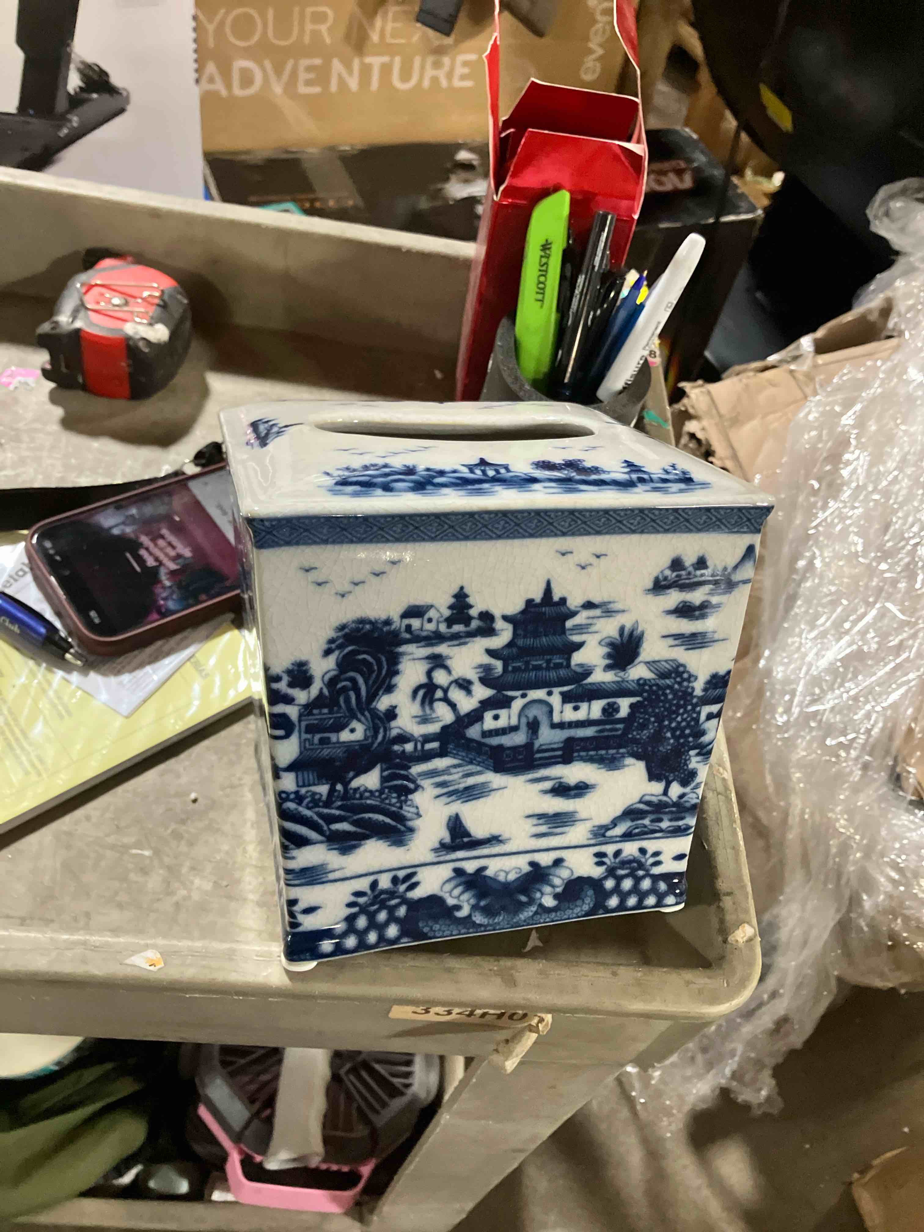 Condition photo showing New/Like New for Blue Willow Porcelain Tissue Box Cover: Chinoiserie Bathroom Decor