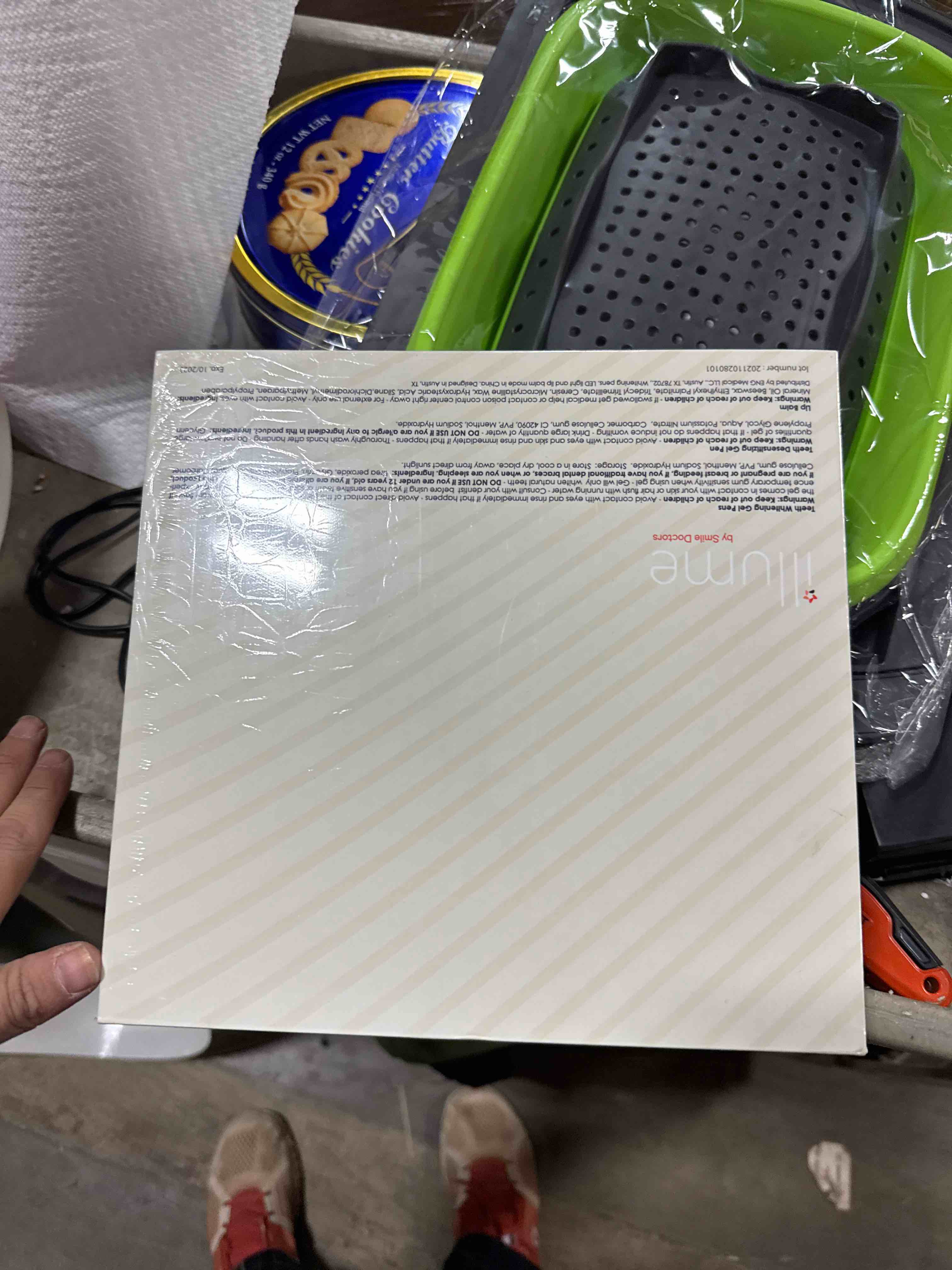 Condition photo showing New/Like New for illumi Teeth Whitening LED Kit