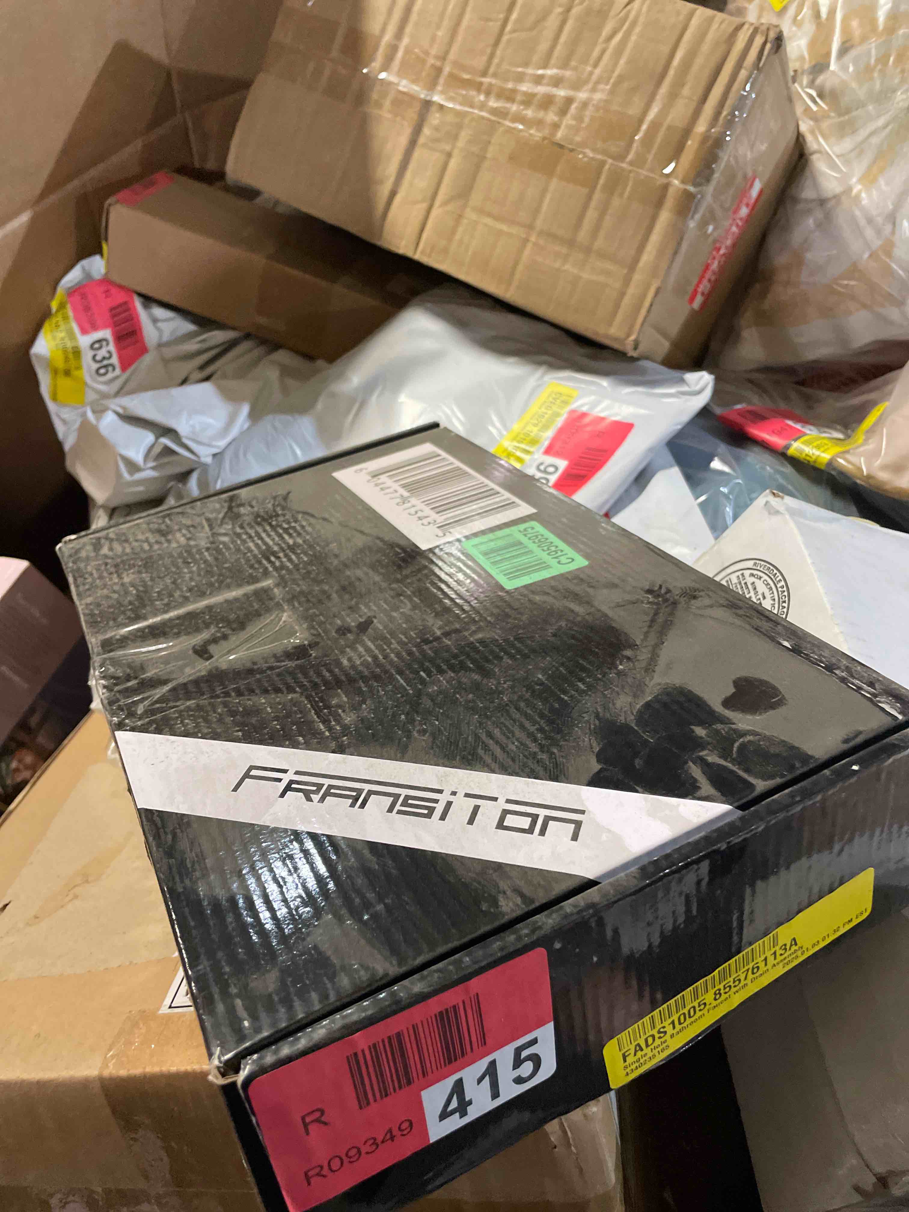 Condition photo showing Good Condition for single hole bathroom faucet with drain assembly