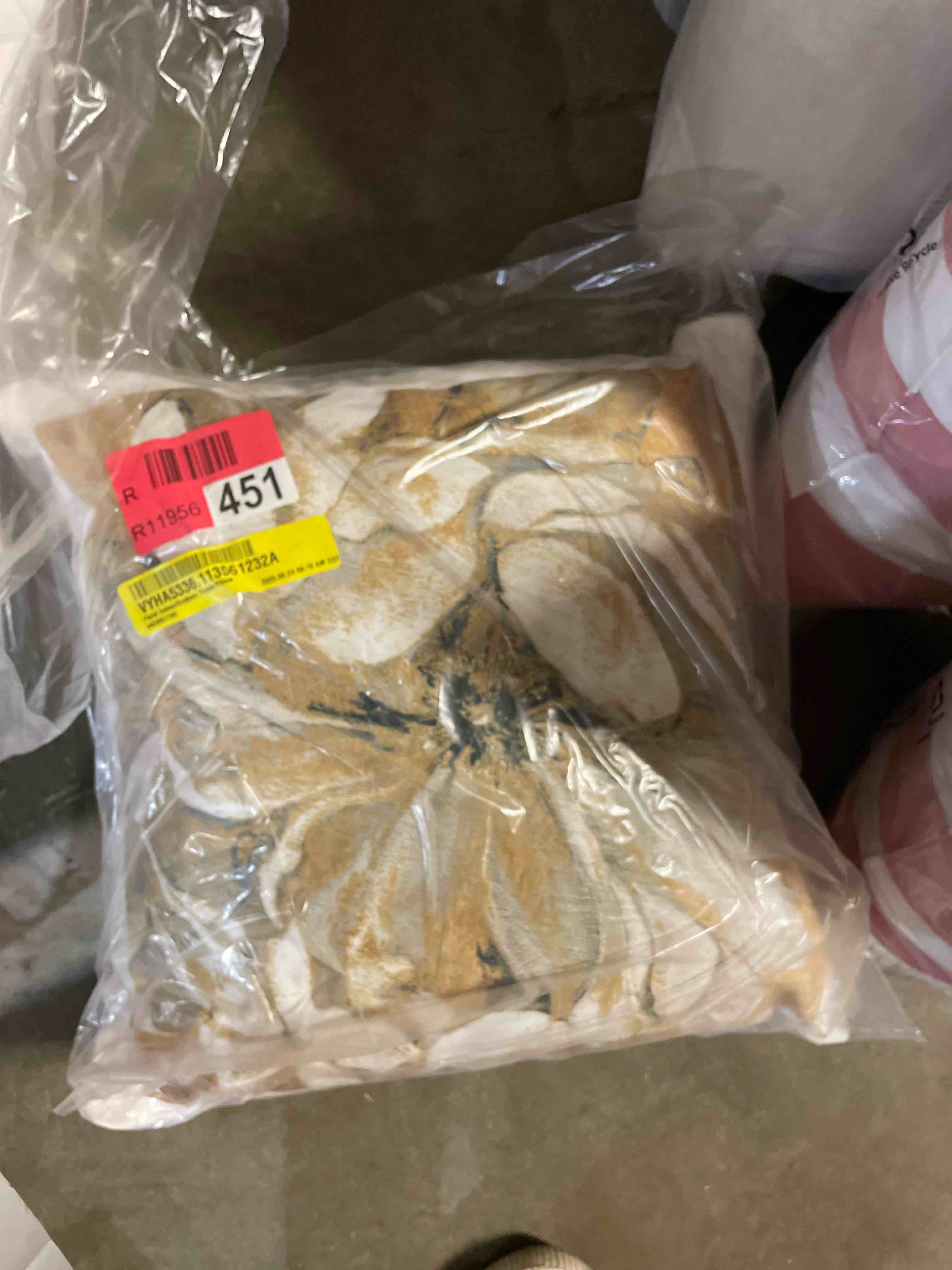 Condition photo showing New/Like New for floral indoor/dution throw pilow