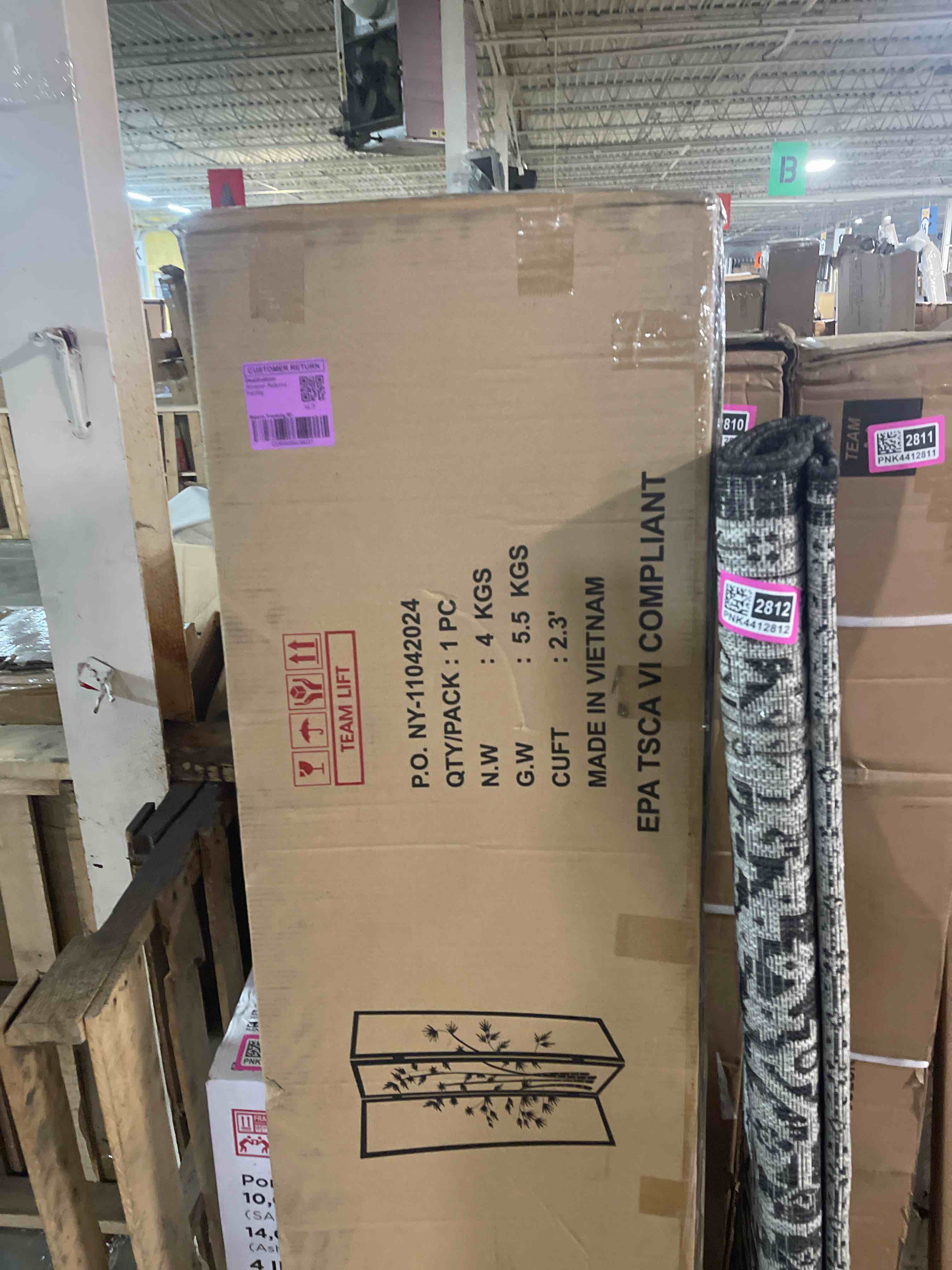 Condition photo showing New/Like New for roundhill furniture 3-panel oriental shoji room divider screen, black black 3 panel divider