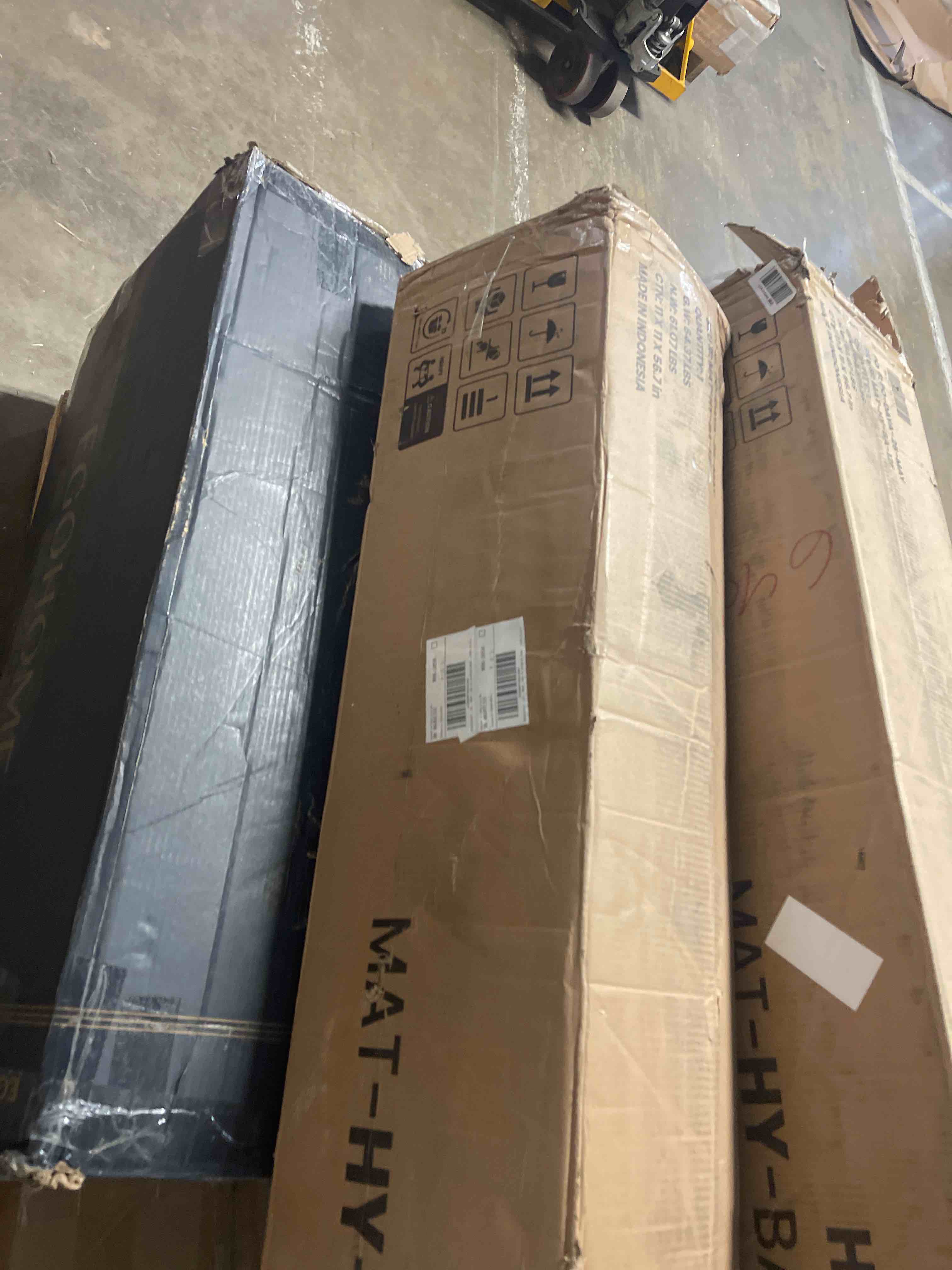 Condition photo showing New/Like New for novilla full size mattress, 12 inch hybrid mattress in a box, pocket innerspring for motion isolation, supportive & pressure relief white & grey 12 inches full