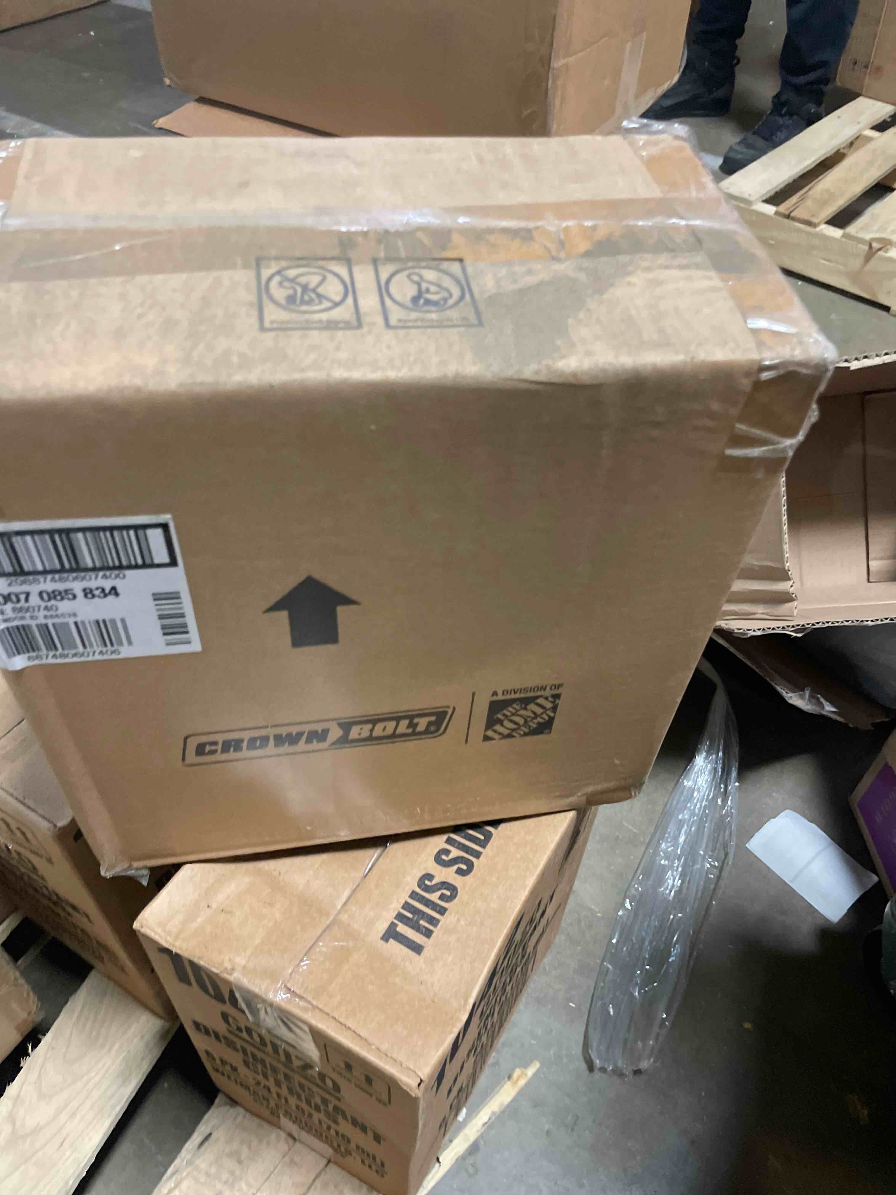 Condition photo showing New/Like New for metal rod and cord pendant kit - oil rubbed bronze