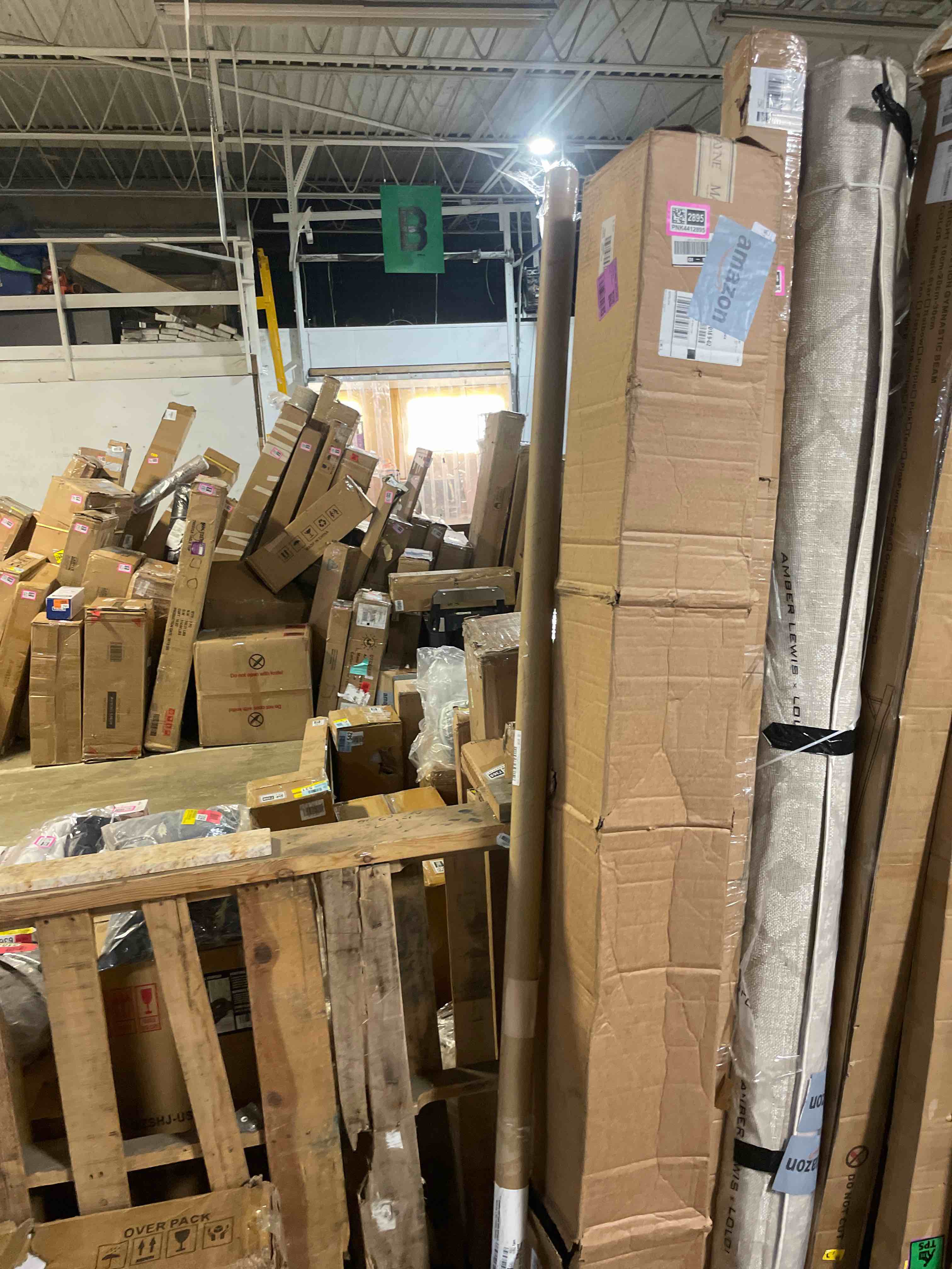Condition photo showing New/Like New for vevor load height measuring stick, 20' sturdy fiberglass truck height stick with adjustable pole, non-conductive truck height measuring stick with carrying bag, height stick for trucks, car haulers