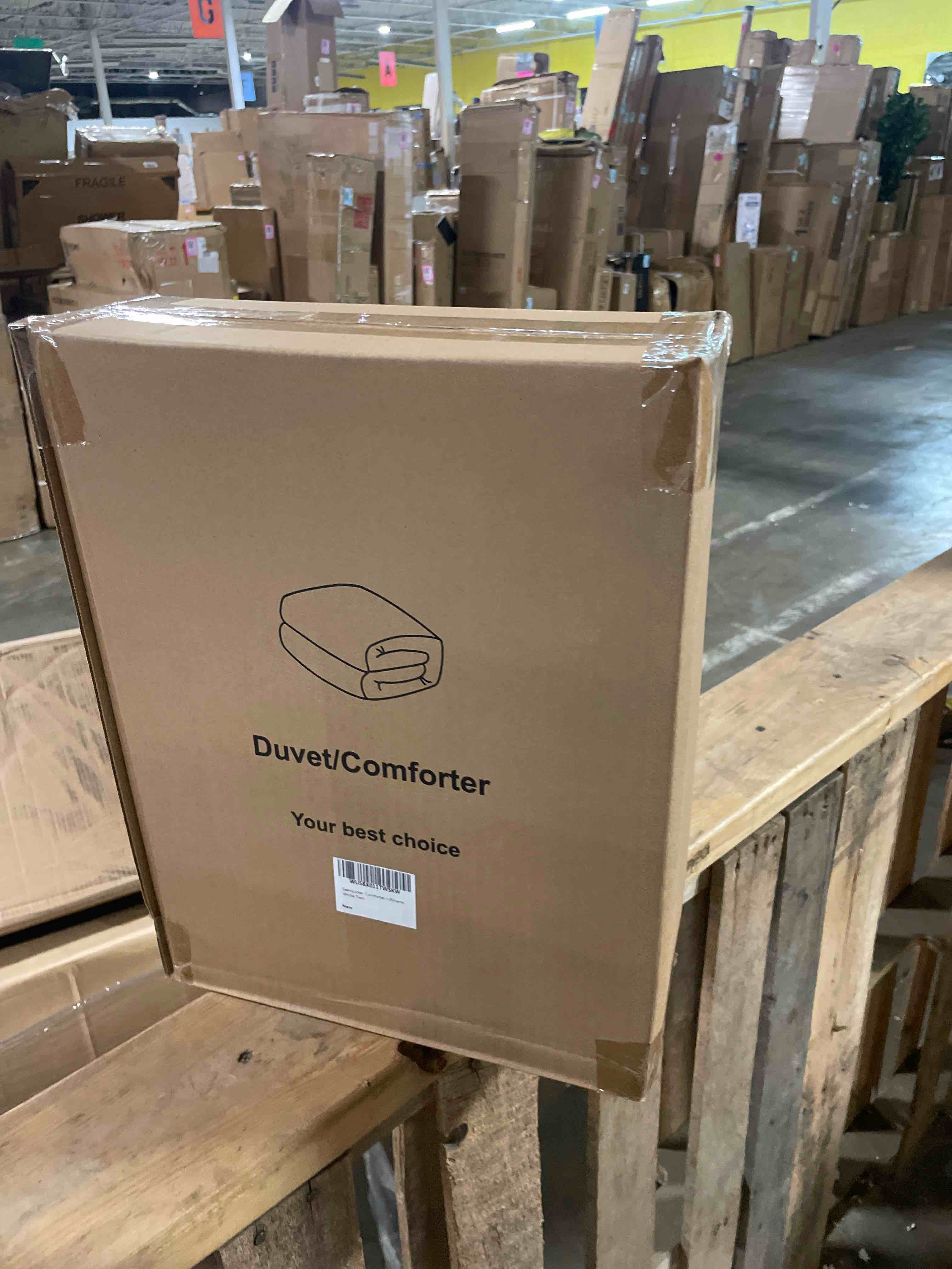 Condition photo showing New/Like New for bedsure seersucker bed in a bag bedsure color: white size: twin comforter + 4 additional pieces