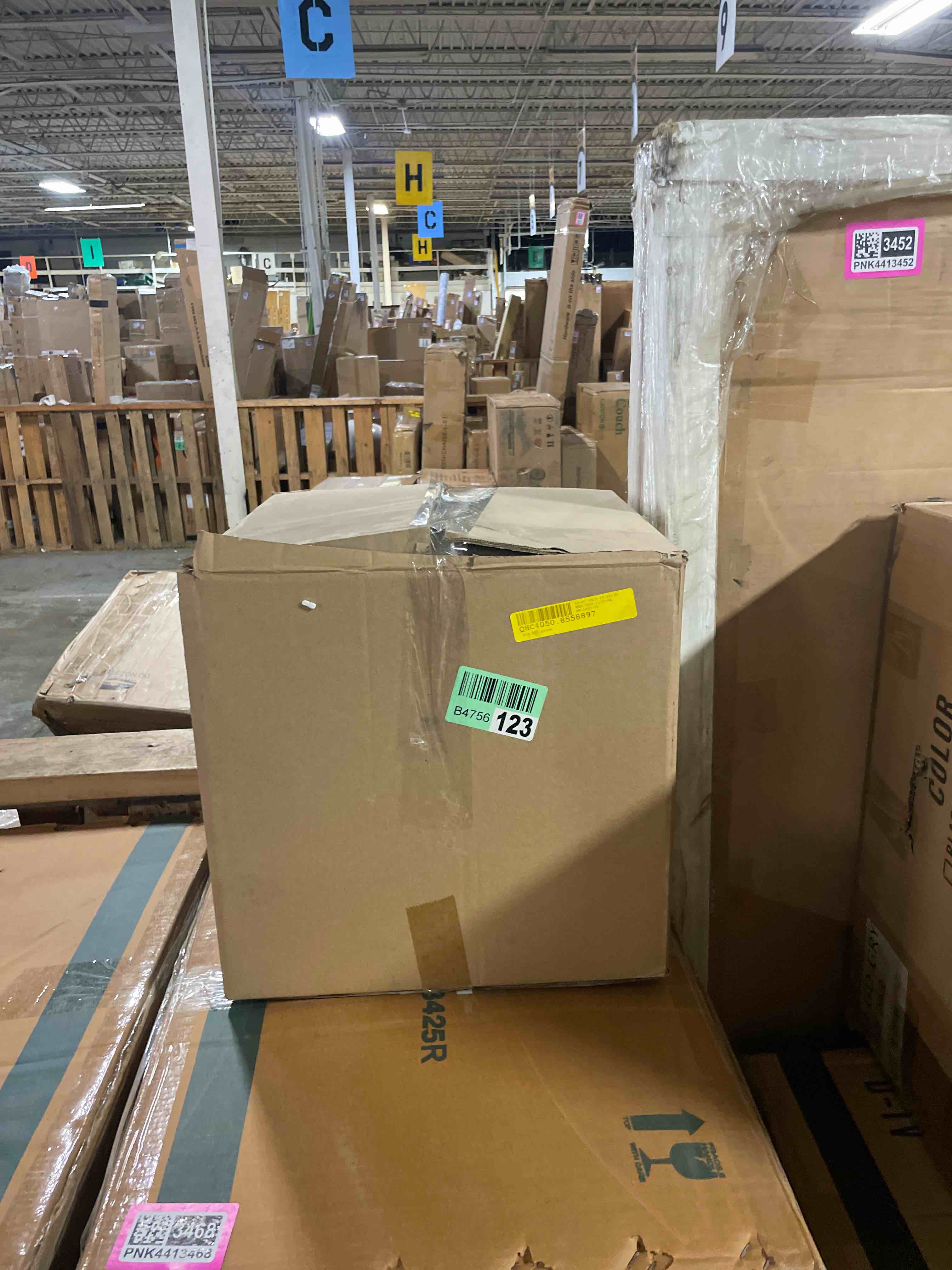 Condition photo showing New/Like New for mercana brevo grey metal small accent piece