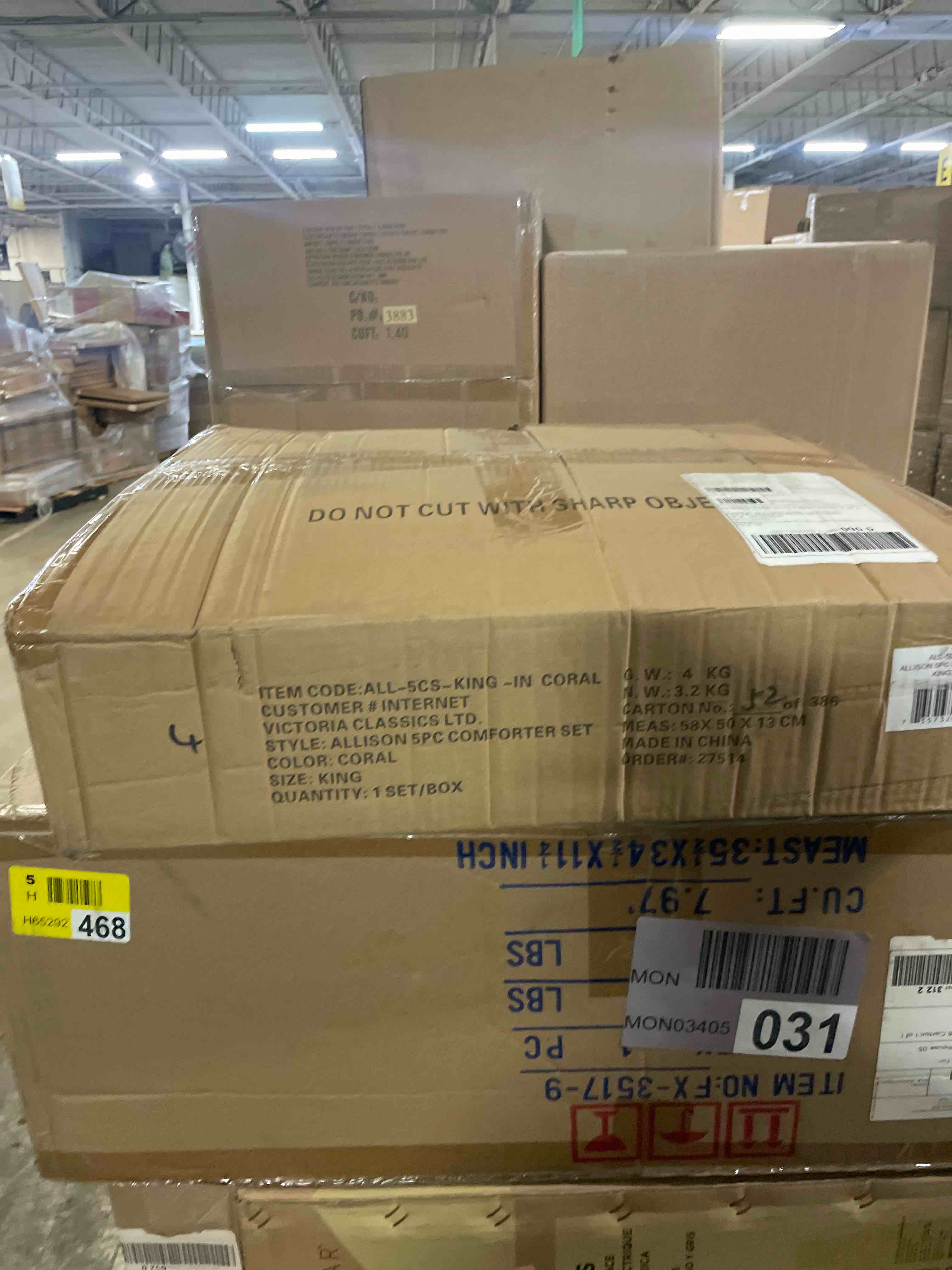 Condition photo showing New/Like New for closeout! vcny home allison reversible comforter set, king bedding