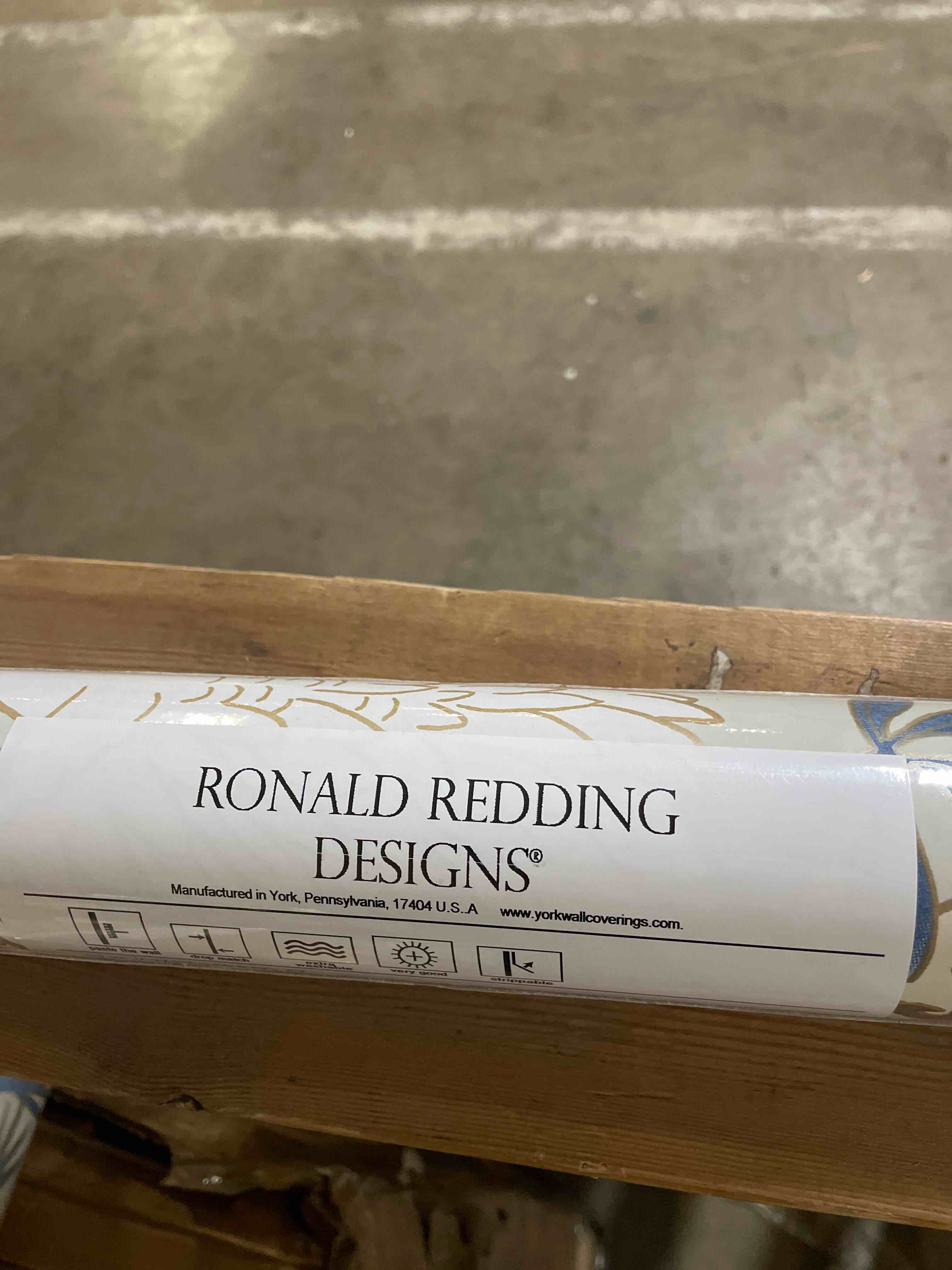 Condition photo showing New/Like New for york wallcoverings af6591 sprig & heron wallpaper light blue