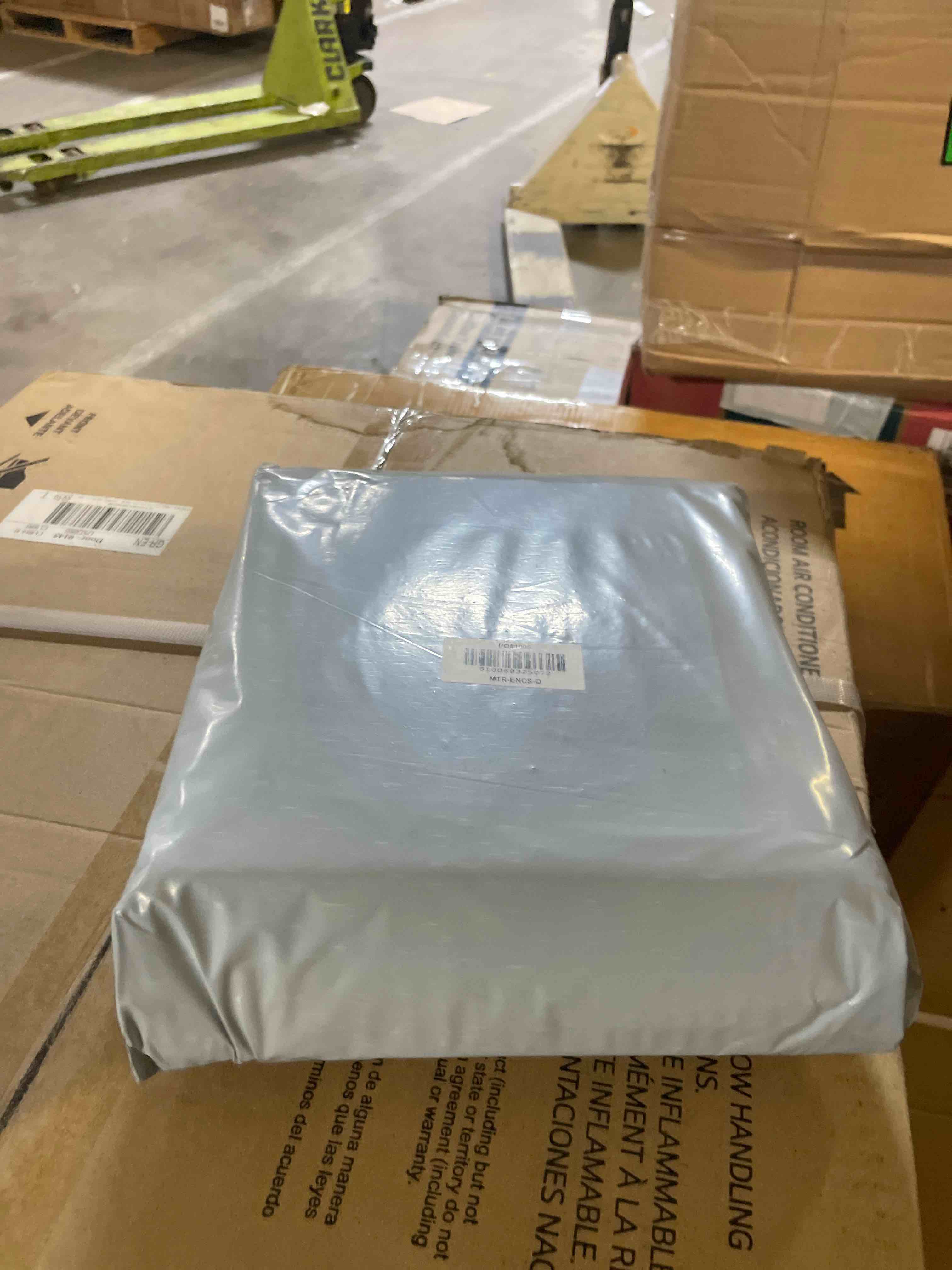 Condition photo showing New/Like New for lux décor queen zippered mattress encasement - bed bug proof, 100% waterproof mattress protector - 14 inches deep all sided cover, noiseless - 60x80